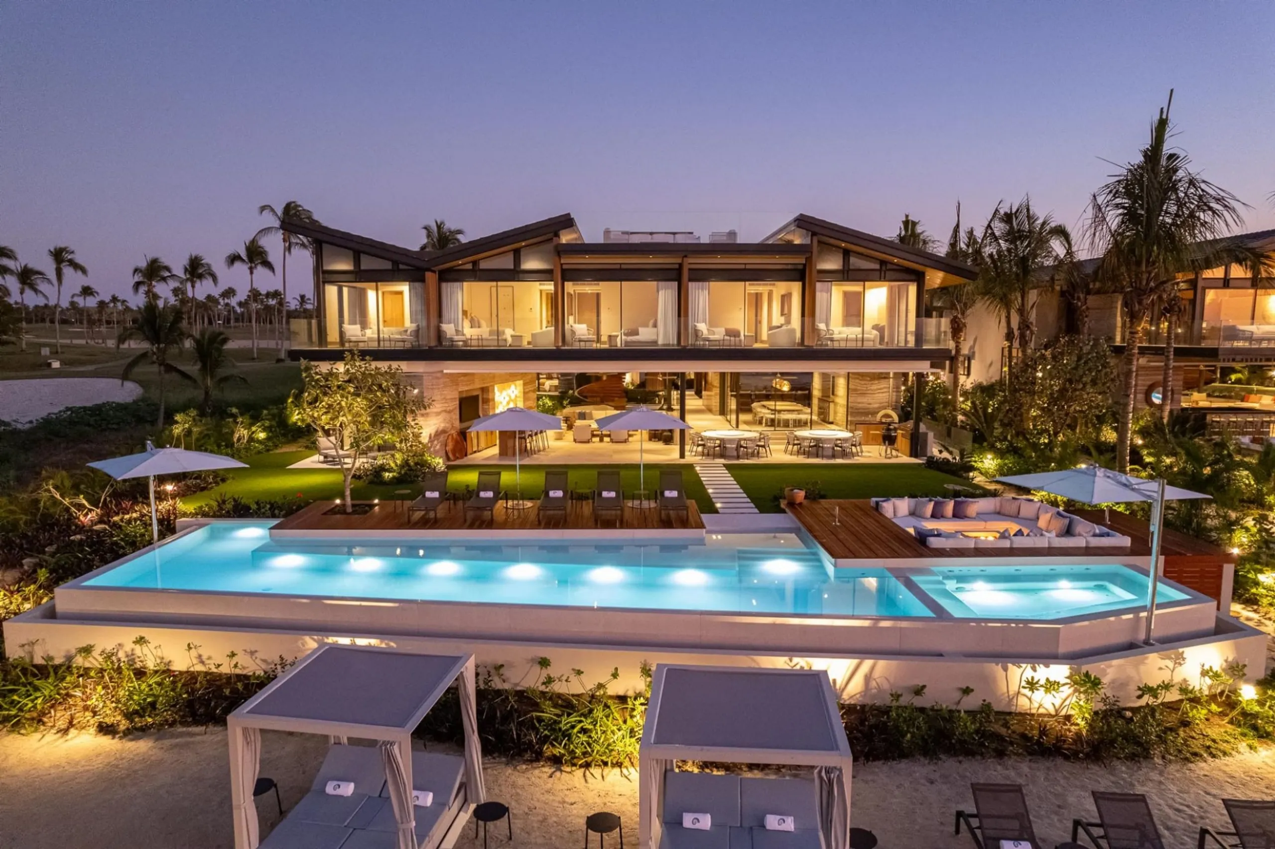 Oceanfront Pacifico Estates Villa with Private Pool and with Tail of the Whale Views — photograph 5