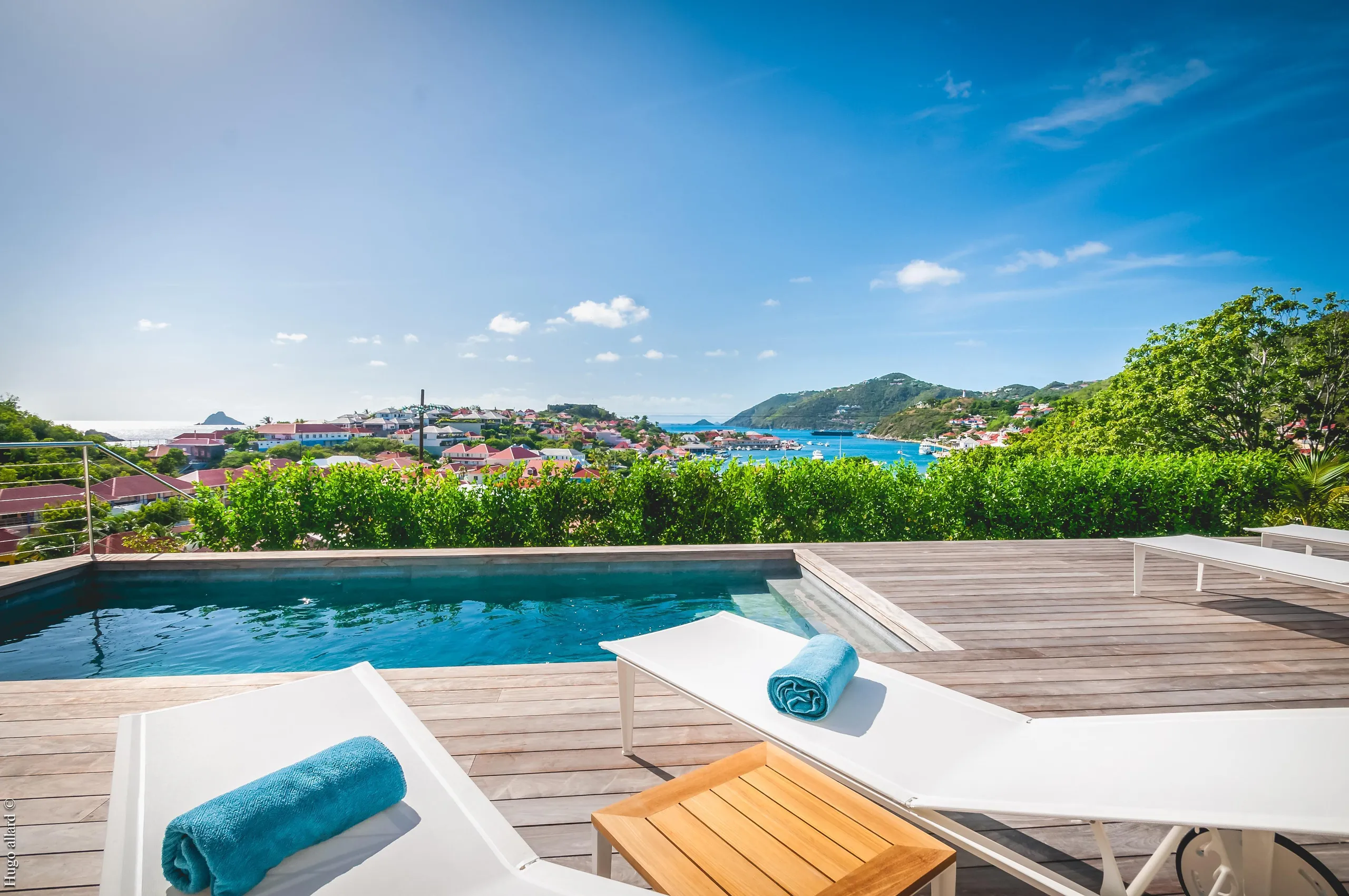Swanky Seaside Villa with Private Pool and Outdoor Grill — photograph 2
