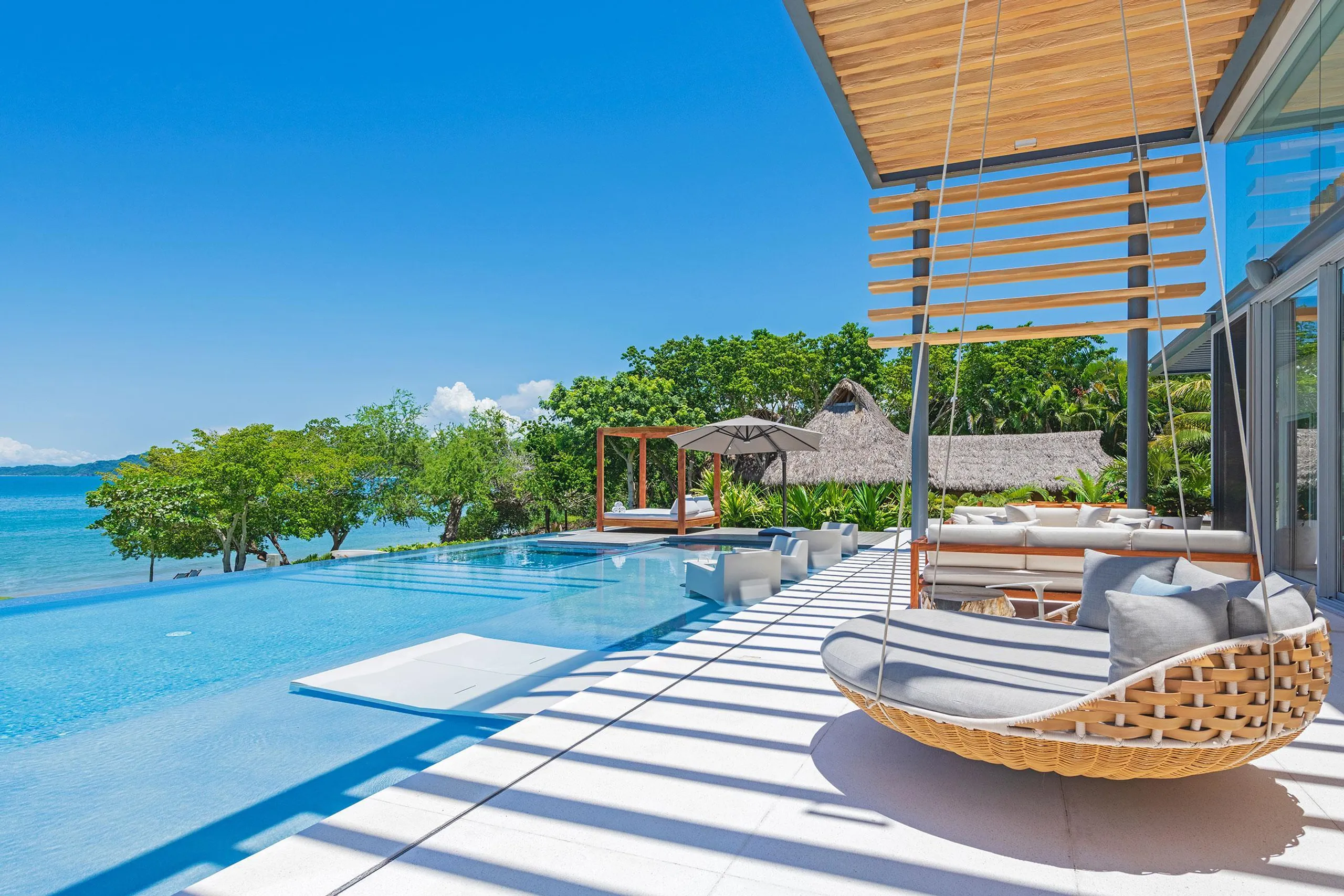Architectural Punta Mita Estate with Large Infinity Pool and Ocean Views — photograph 4