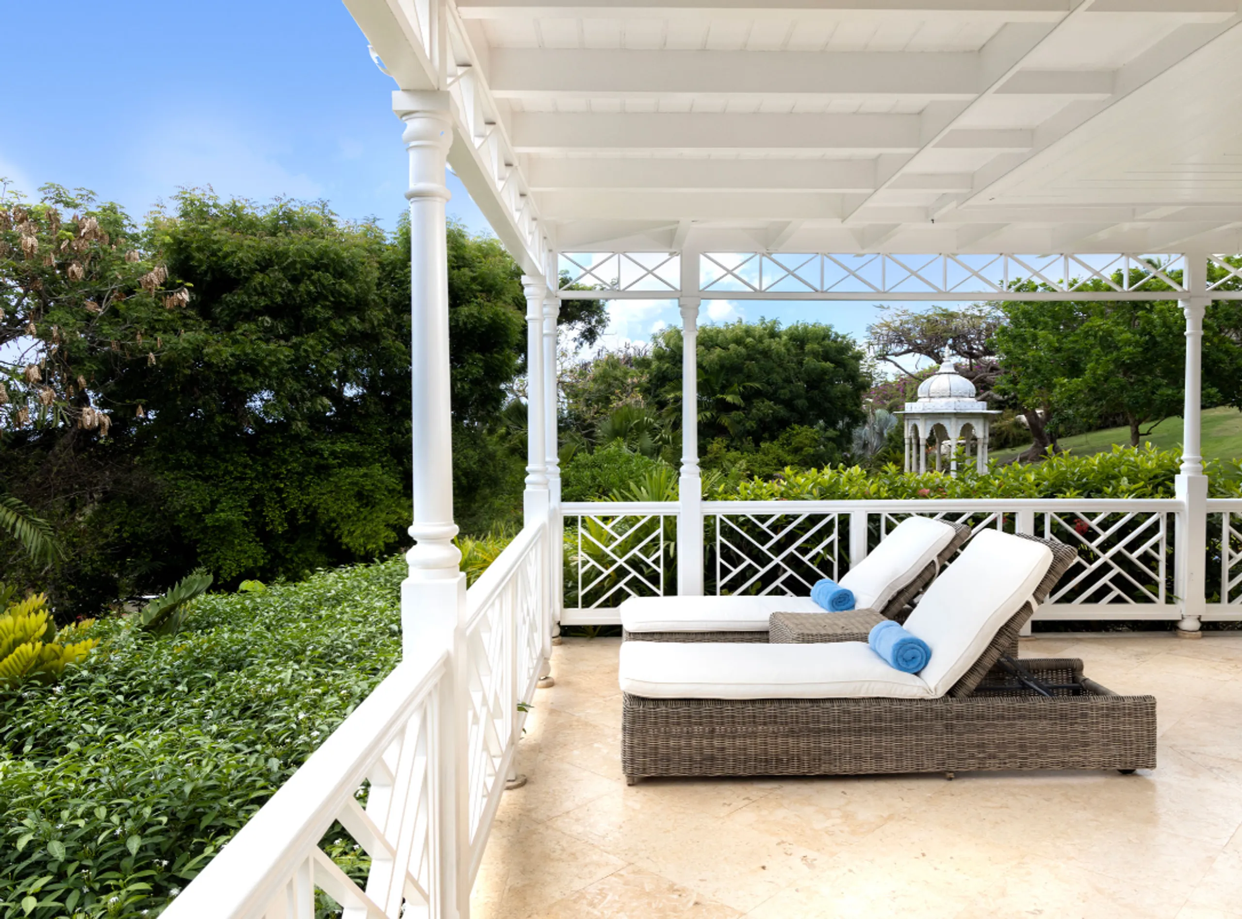 Oasis Luxe Villa with Private Pool and Breathtaking Ocean Views — photograph 9