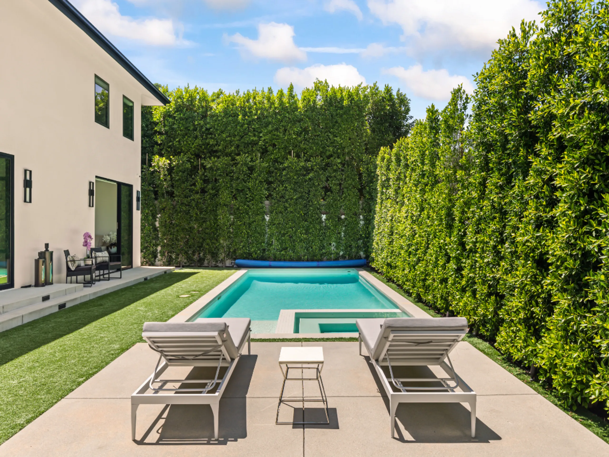 Modern Gated Estate with Pool, Spa & Designer Interiors Near Ventura Blvd — photograph 4