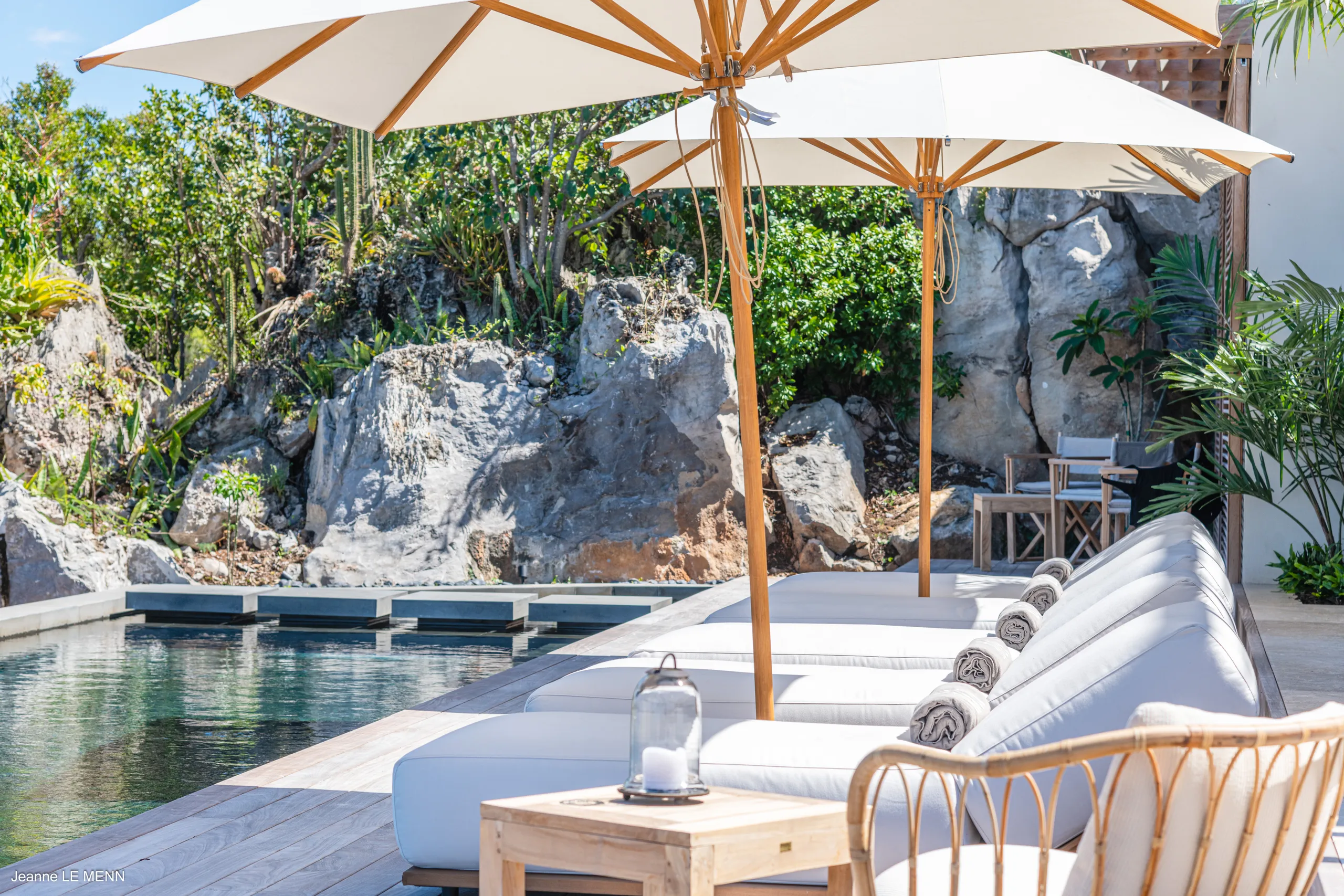 Sleek Lurin Villa with Private Infinity Pool & Bay Views — photograph 4