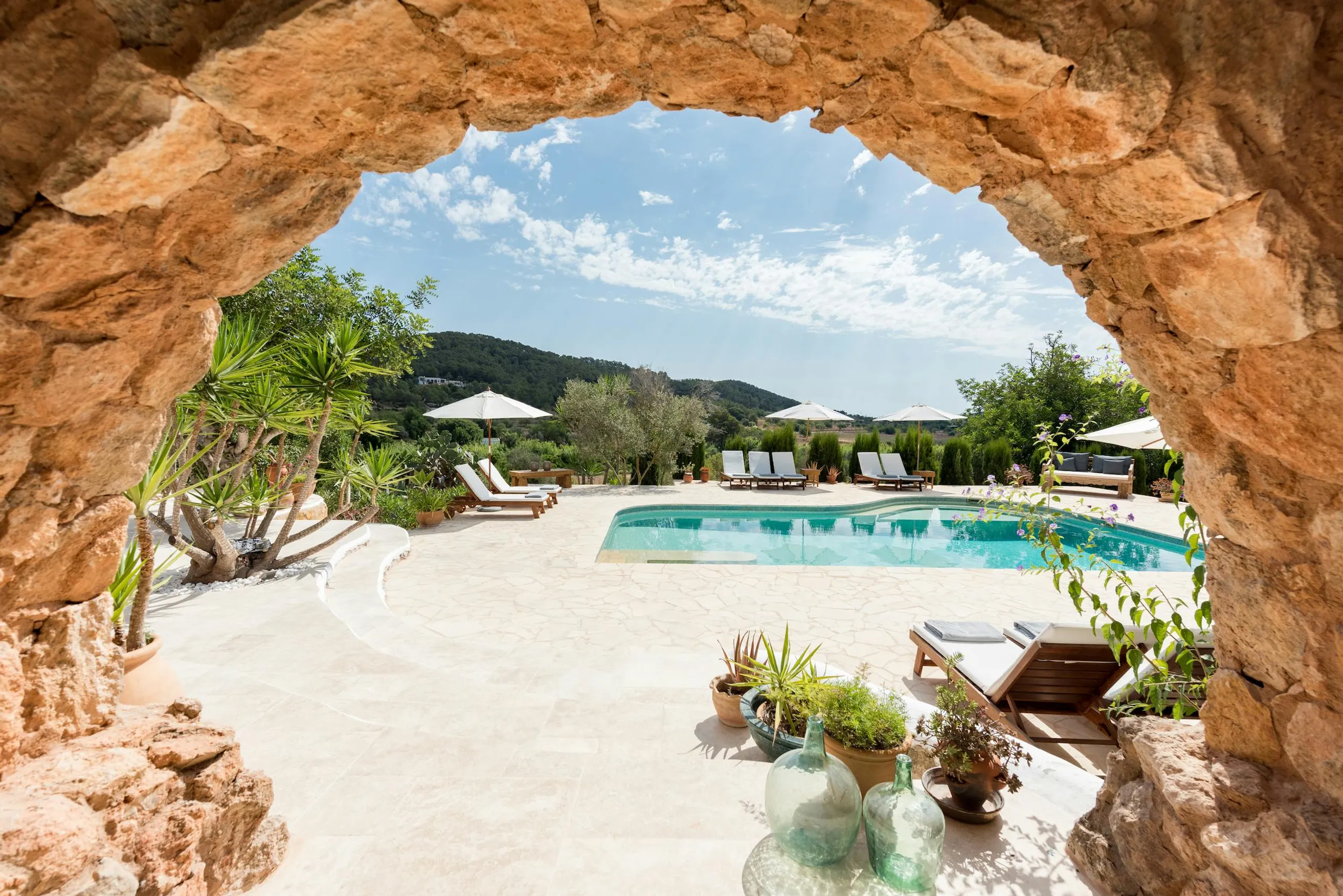 Splendid Ibiza Seaside Estate with Private Pool and Outdoor Bar and Grill — photograph 8
