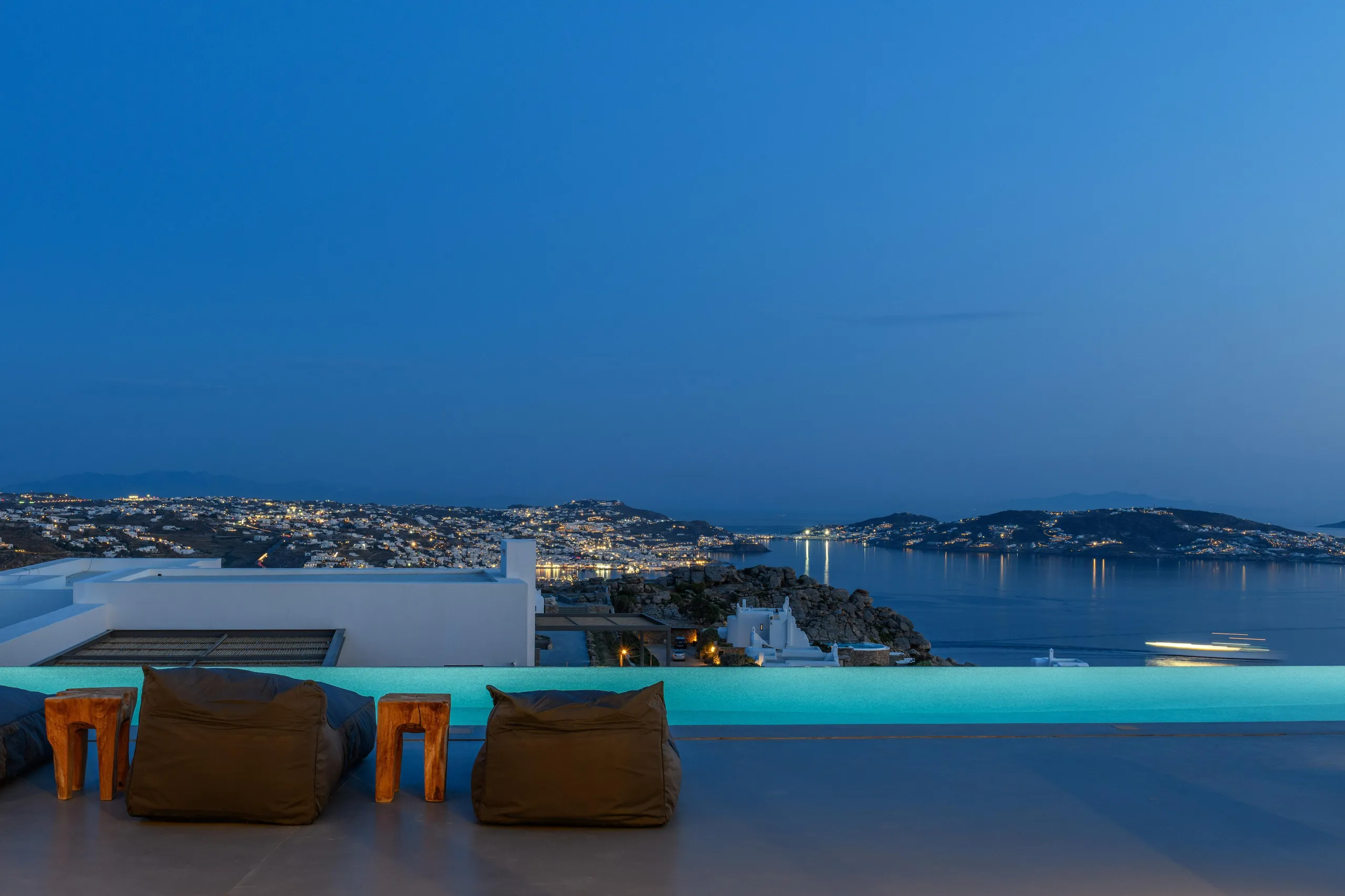 Experience Mykonian Luxury Living at this Breathtaking Villa near Tourlos — photograph 9