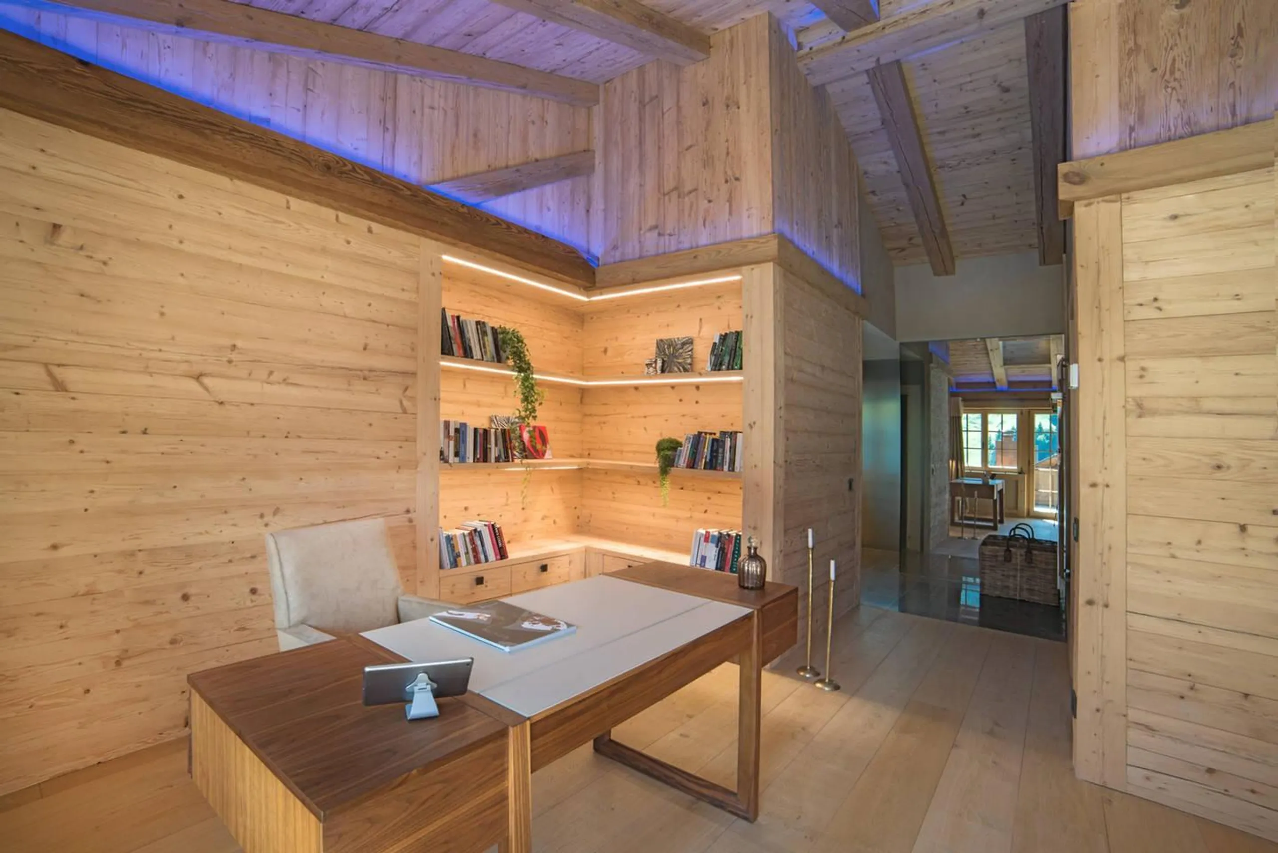 Majestic Rougemont Chalet with Home Theater and Fireplace — photograph 10