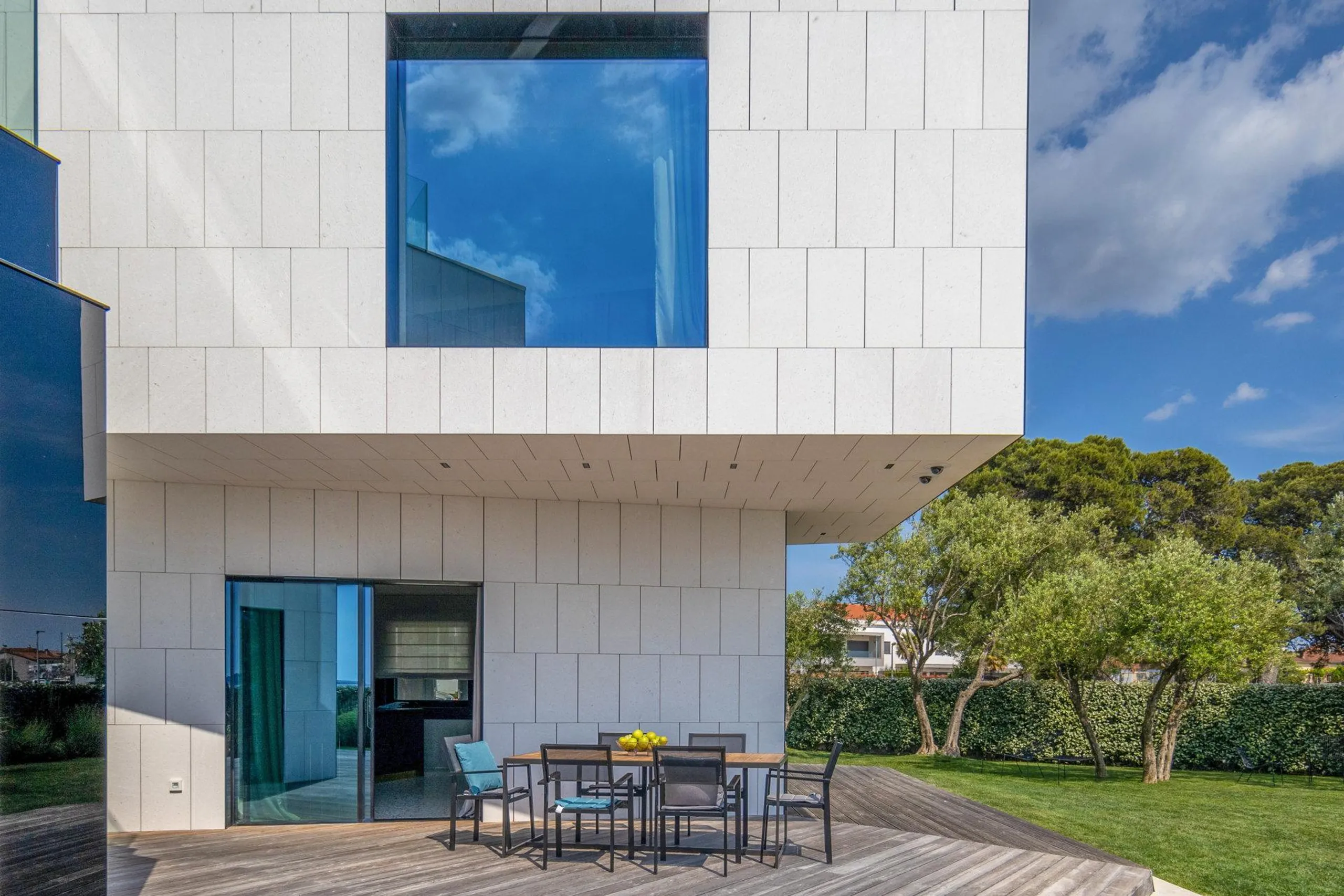 Extraordinary Beachfront Villa with Private Pool, Sauna and Sea Views — photograph 7