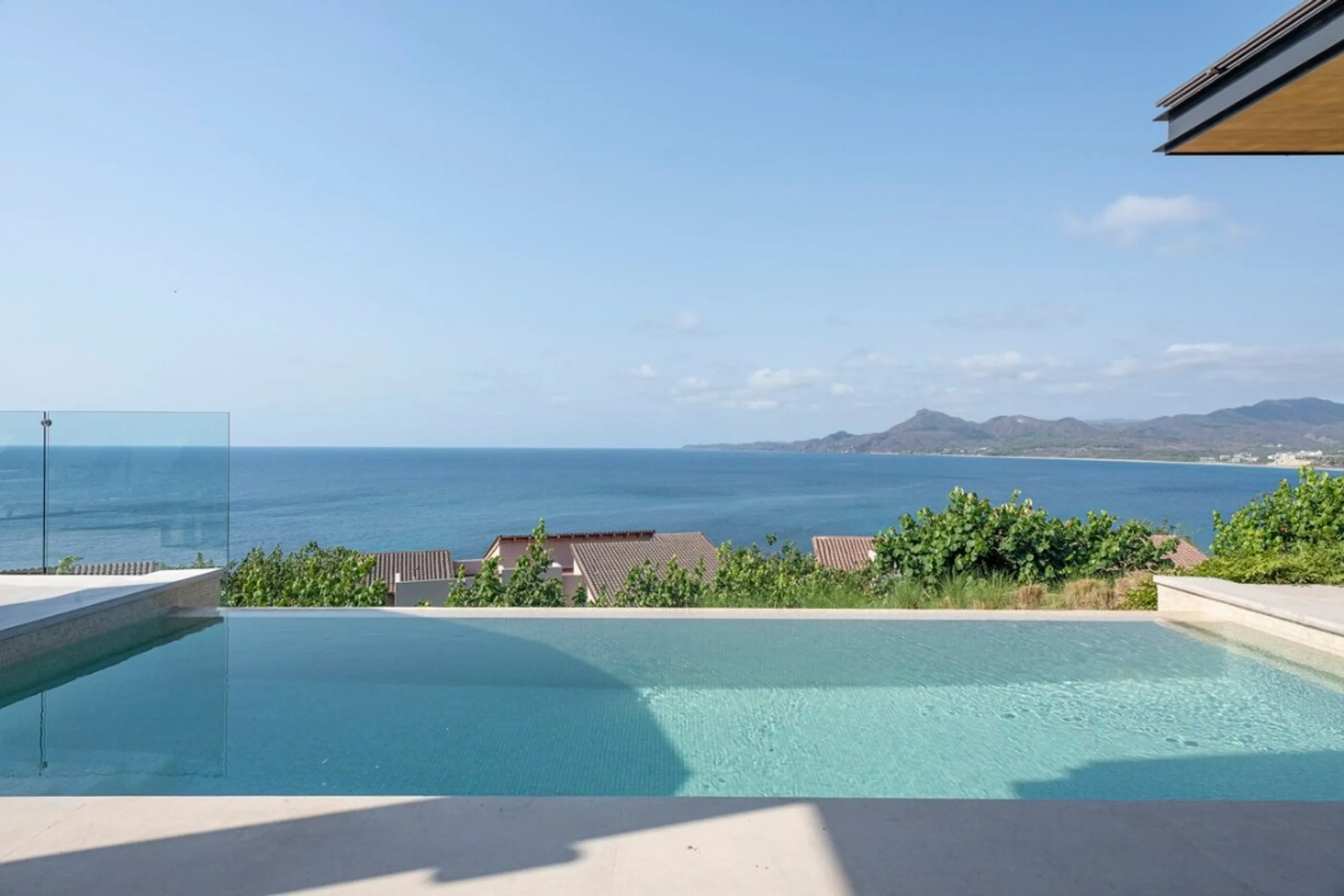 Awe-Inspiring Hillside Villa in Punta Mita with Infinity Pool & Panoramic Bay Views — photograph 4