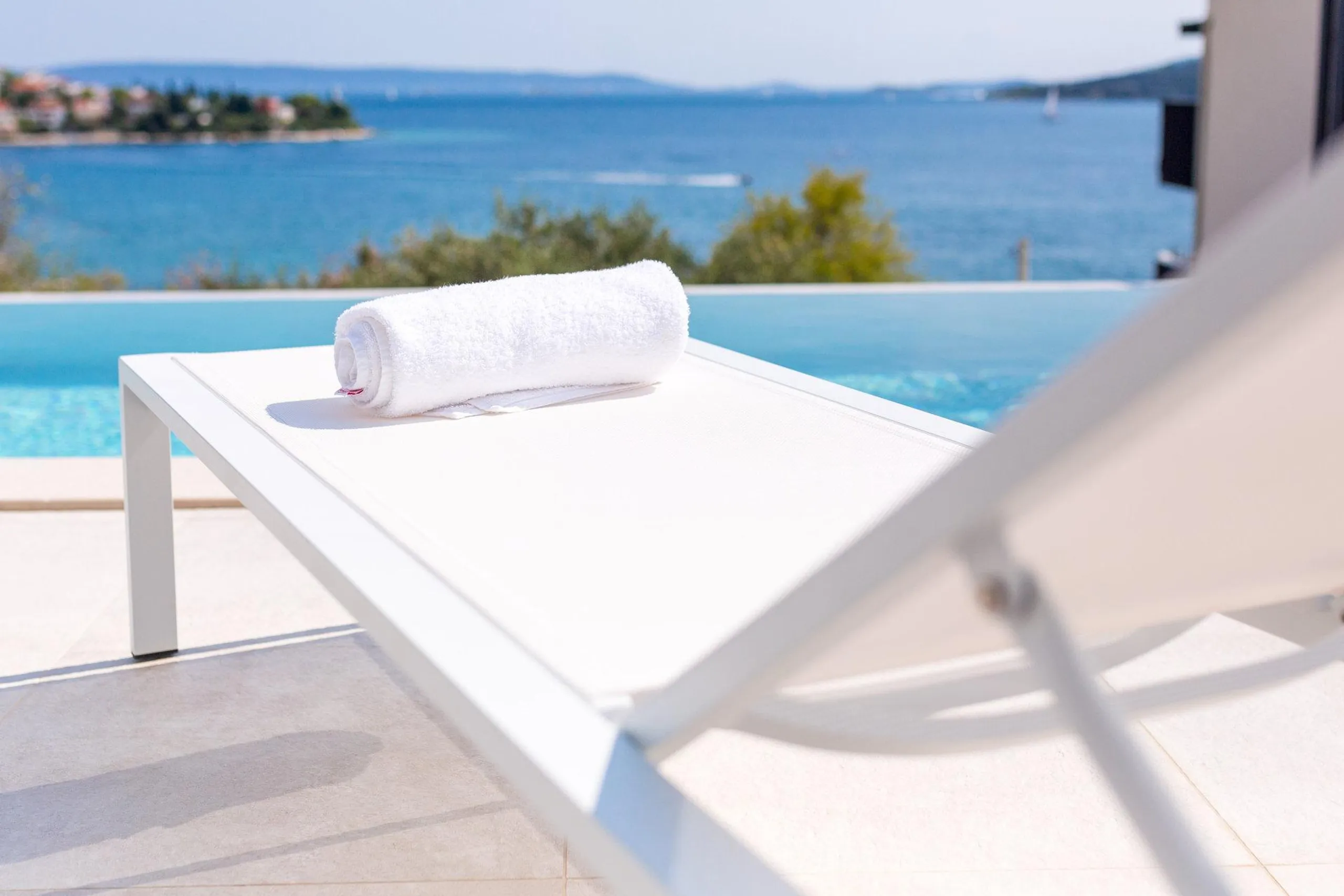 Gleaming White Villa with Private Pool and Sea Views — photograph 5
