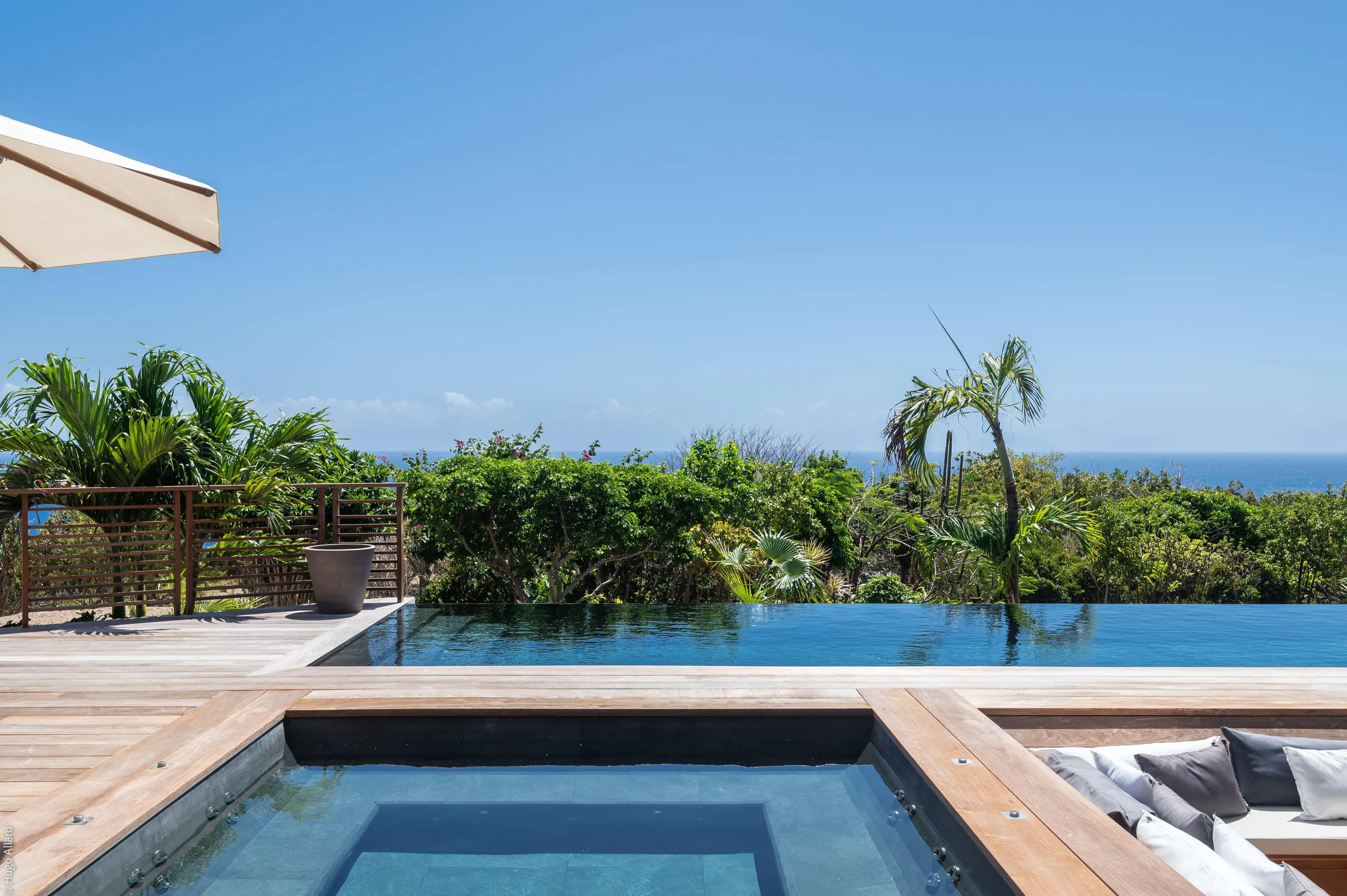 Seaside Majestic Villa With Infinity Pool and Spectacular Ocean Views — photograph 10