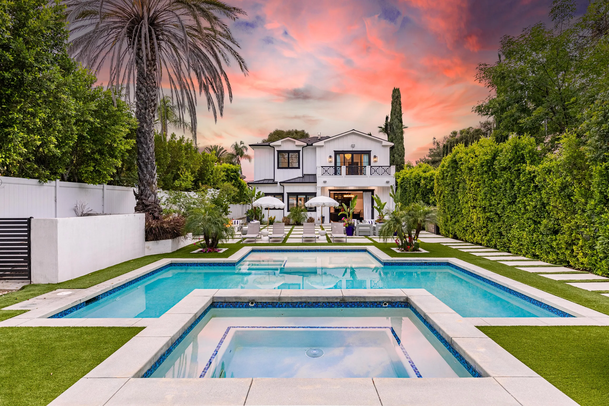 Exclusive Tarzana Haven with Private Pool, Spa and Stone Fireplace, Los Angeles