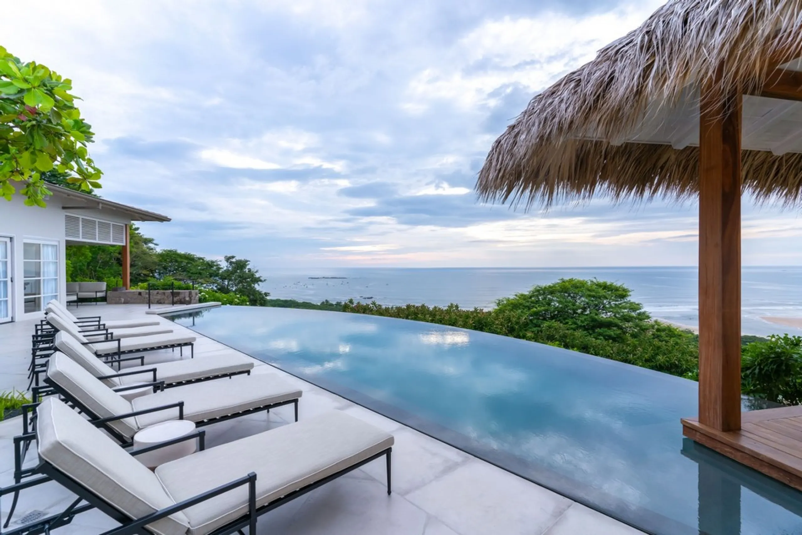 Luxury 6-Bedroom Oceanview Villa in Tamarindo — photograph 8