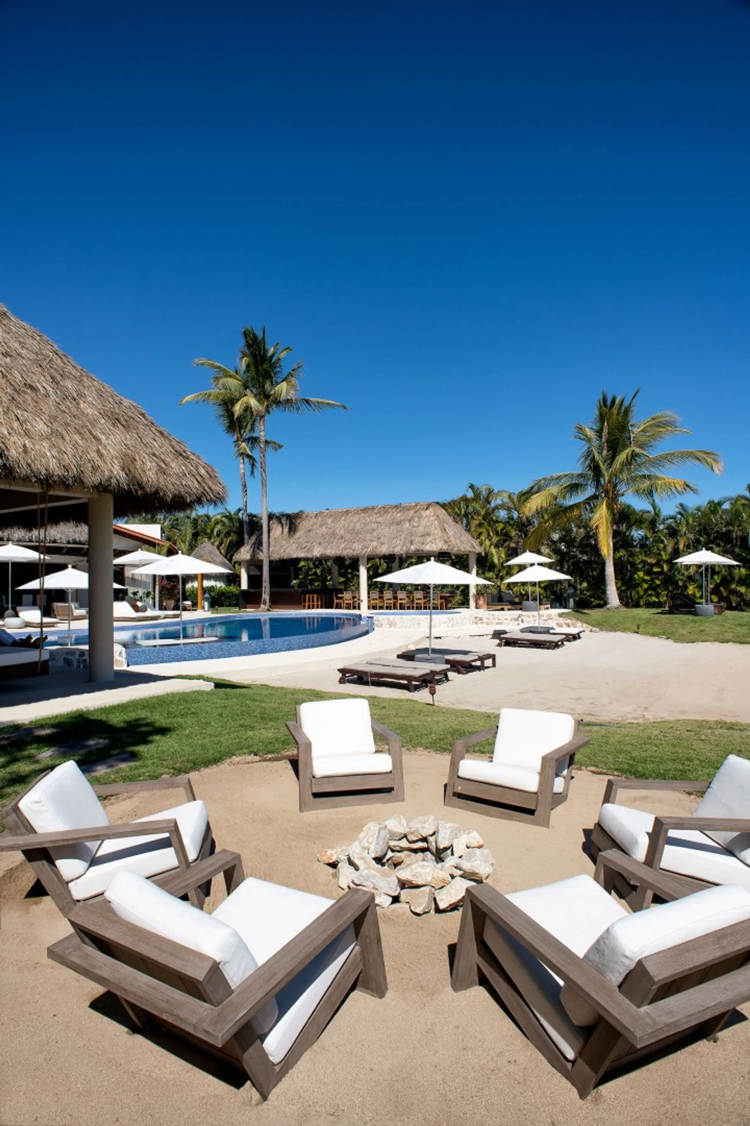 Resplendent La Punta Villa with Infinity Pool & Surf Break Access — photograph 9