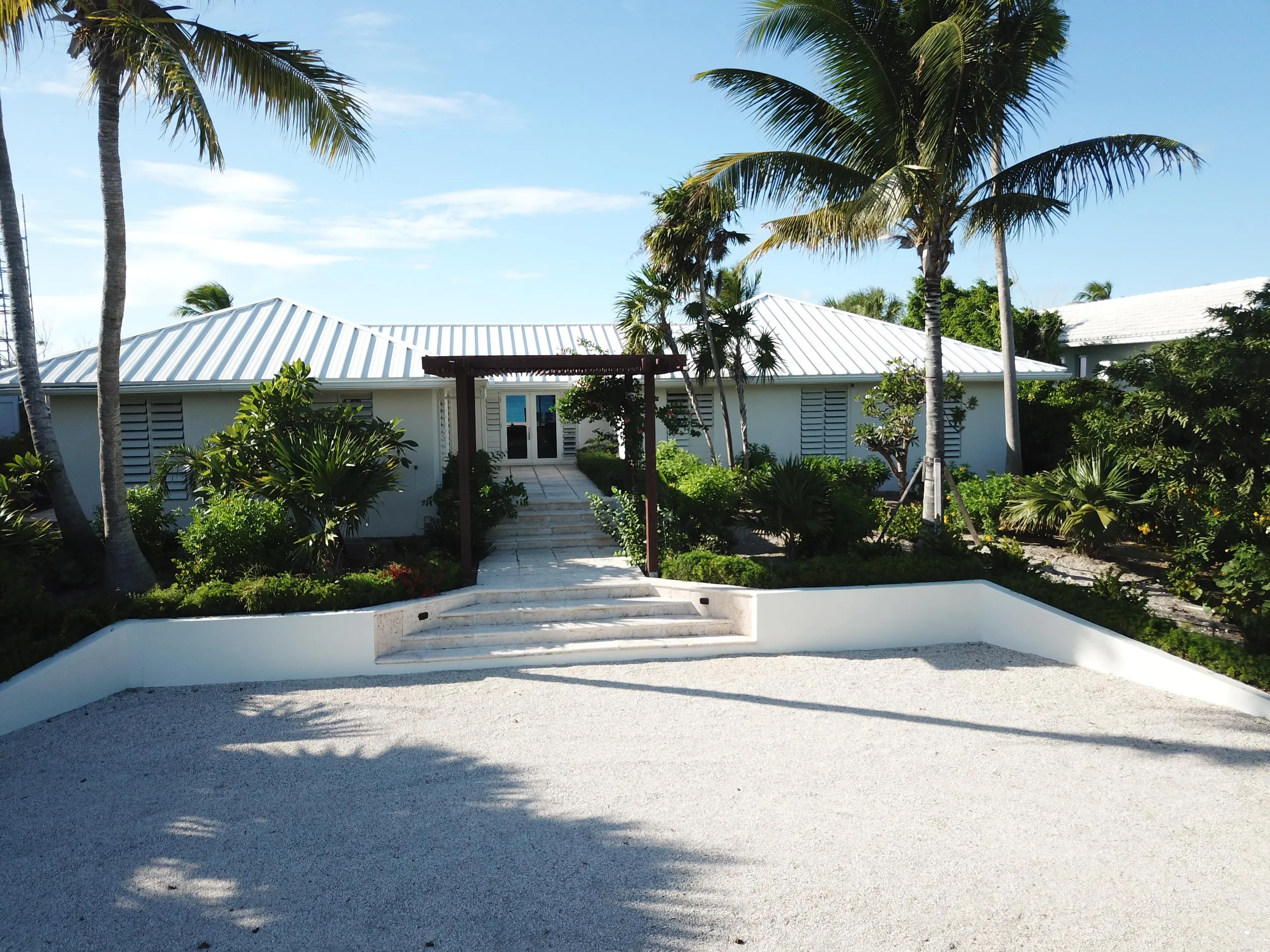 Charming Grace Bay Villa with Private Pool and Pristine Beachfront Views — photograph 5