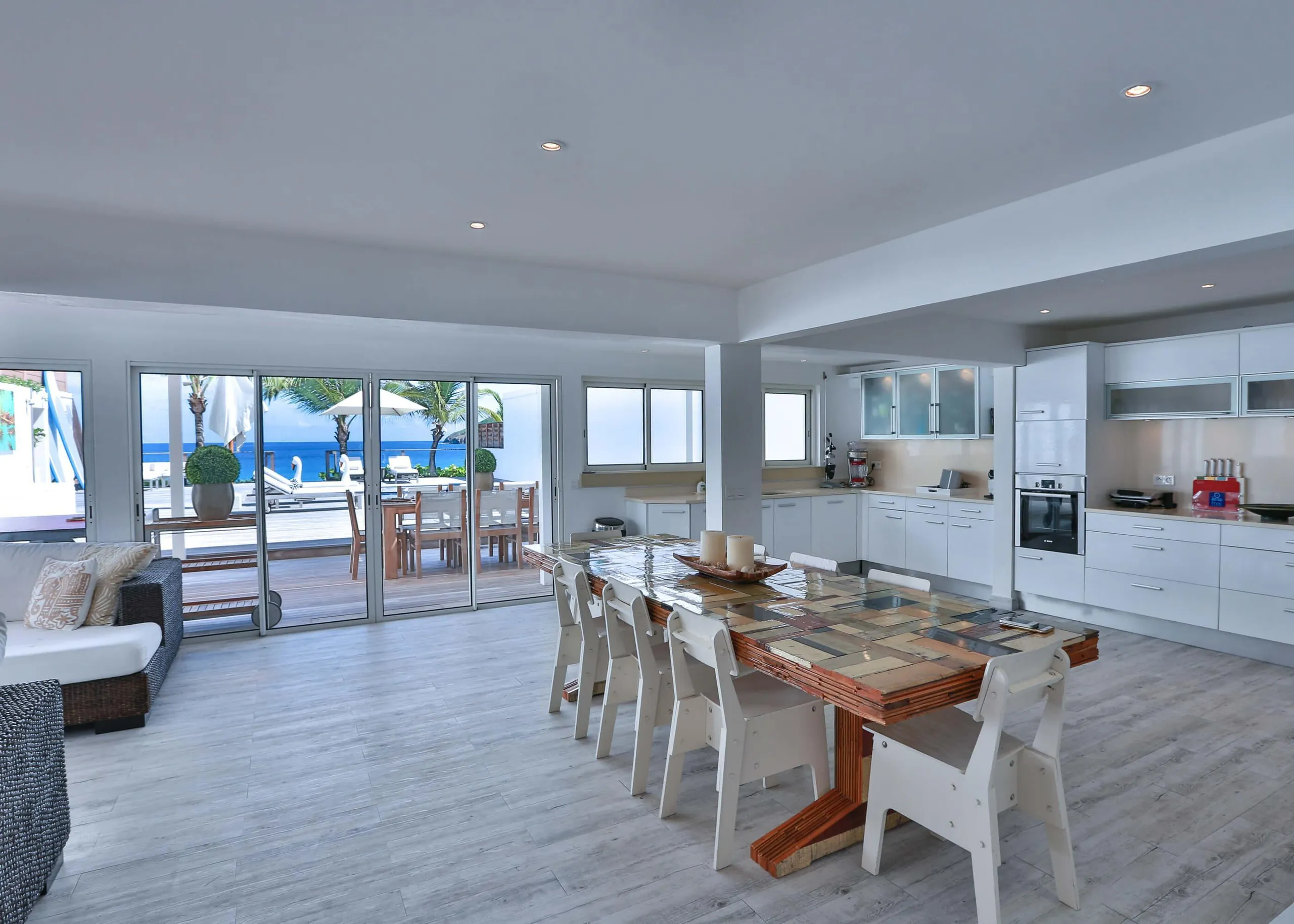 Beachfront Island Chic Villa with Private Pool in Flamands Beach — photograph 12