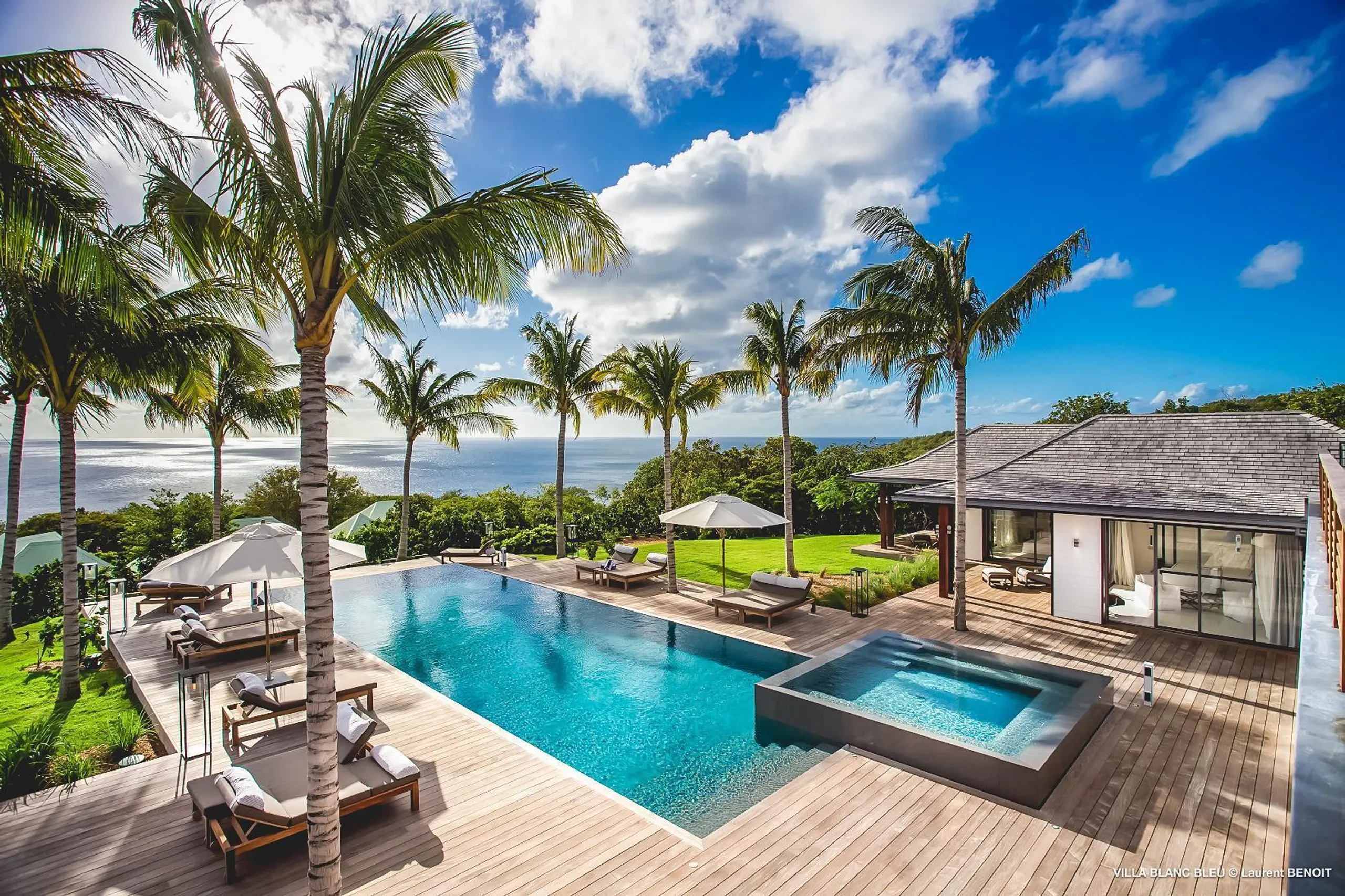 Ornate Paradise Villa with Private Pool and Tennis Court — photograph 3