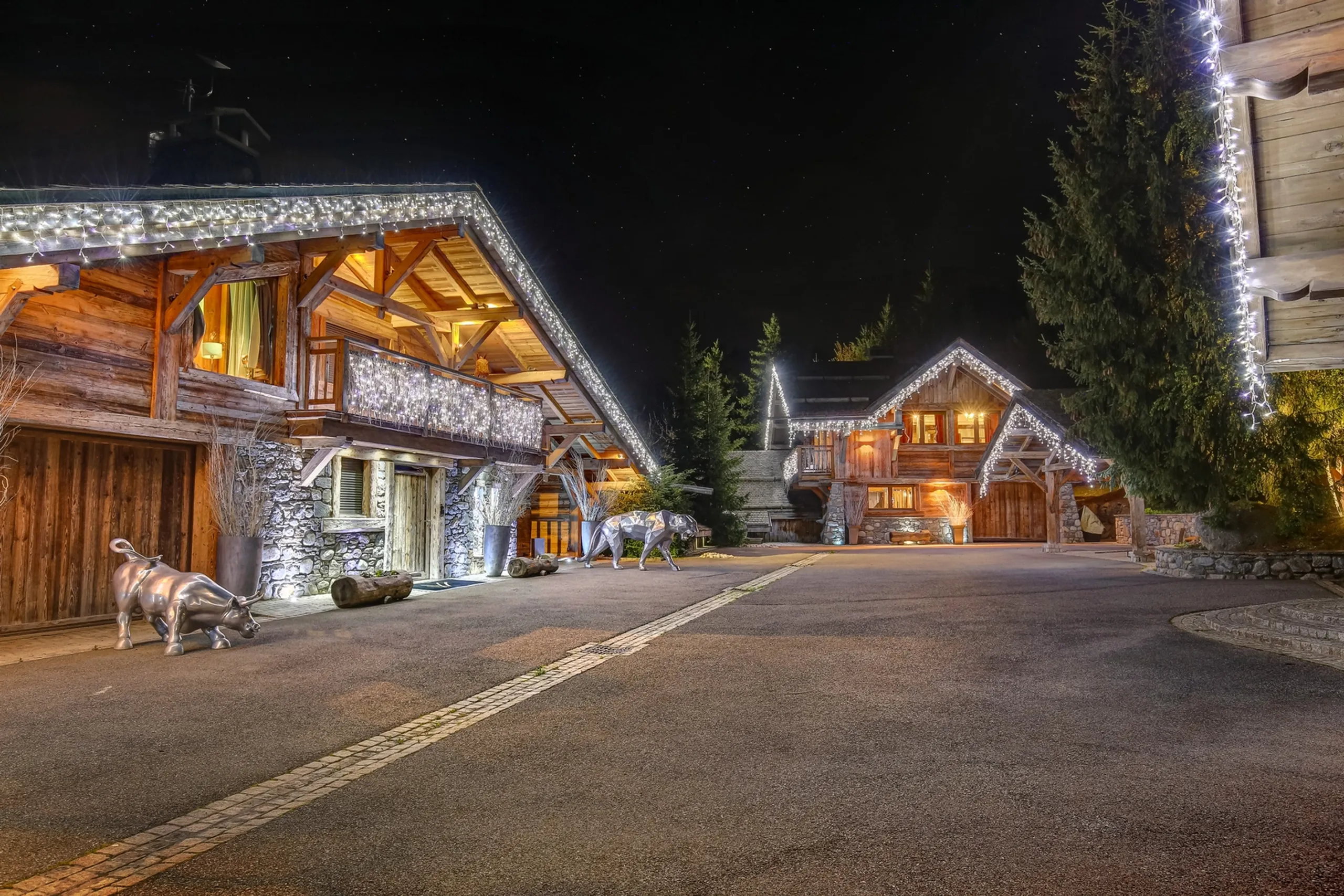 Prestigious Alpine Villa with Indoor Pool, Helipad, Cinema, Gym, and Mountain Views — photograph 5