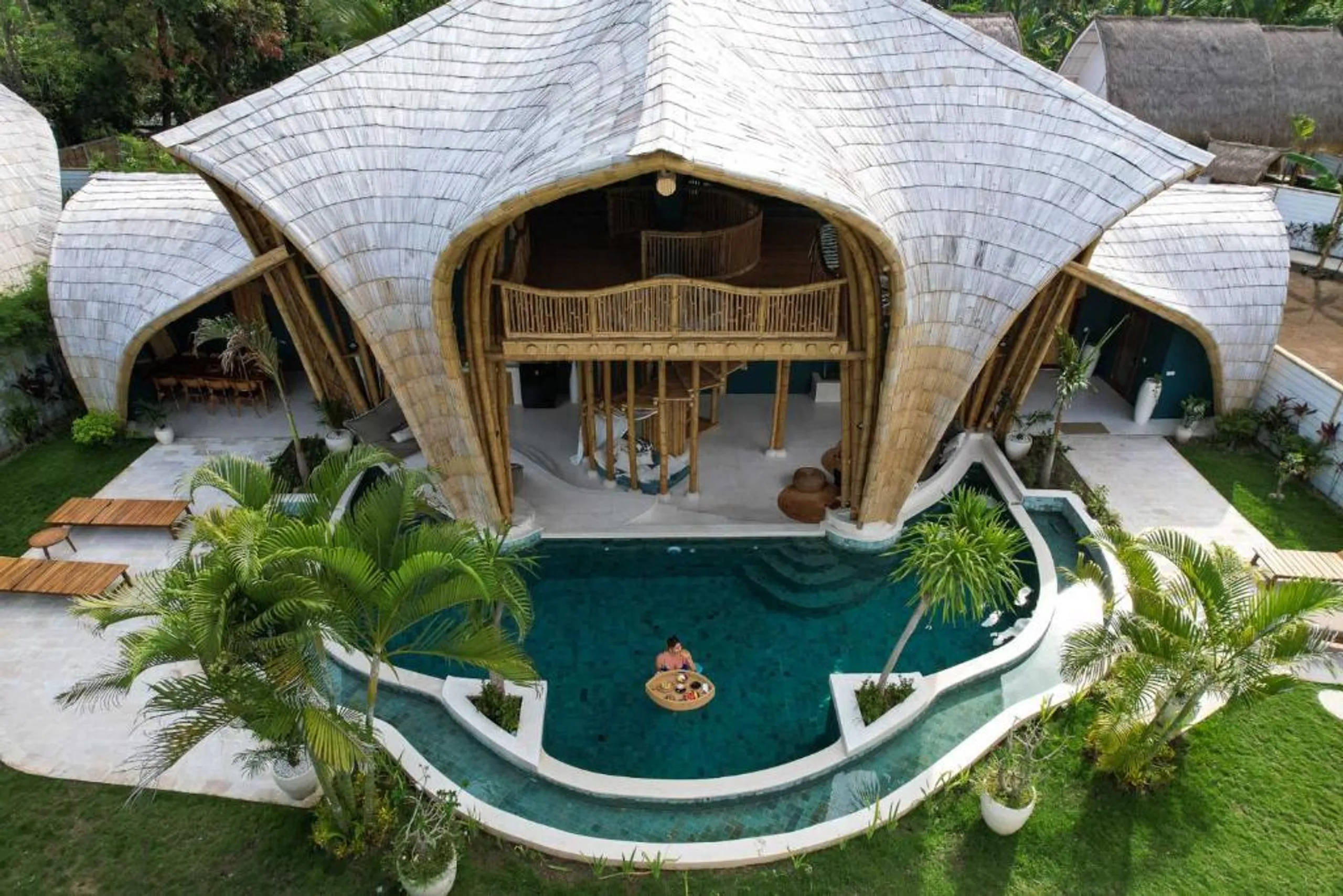 Exclusive Eco-Friendly Luxury Retreat Villa with Incredible Private Pools — photograph 2