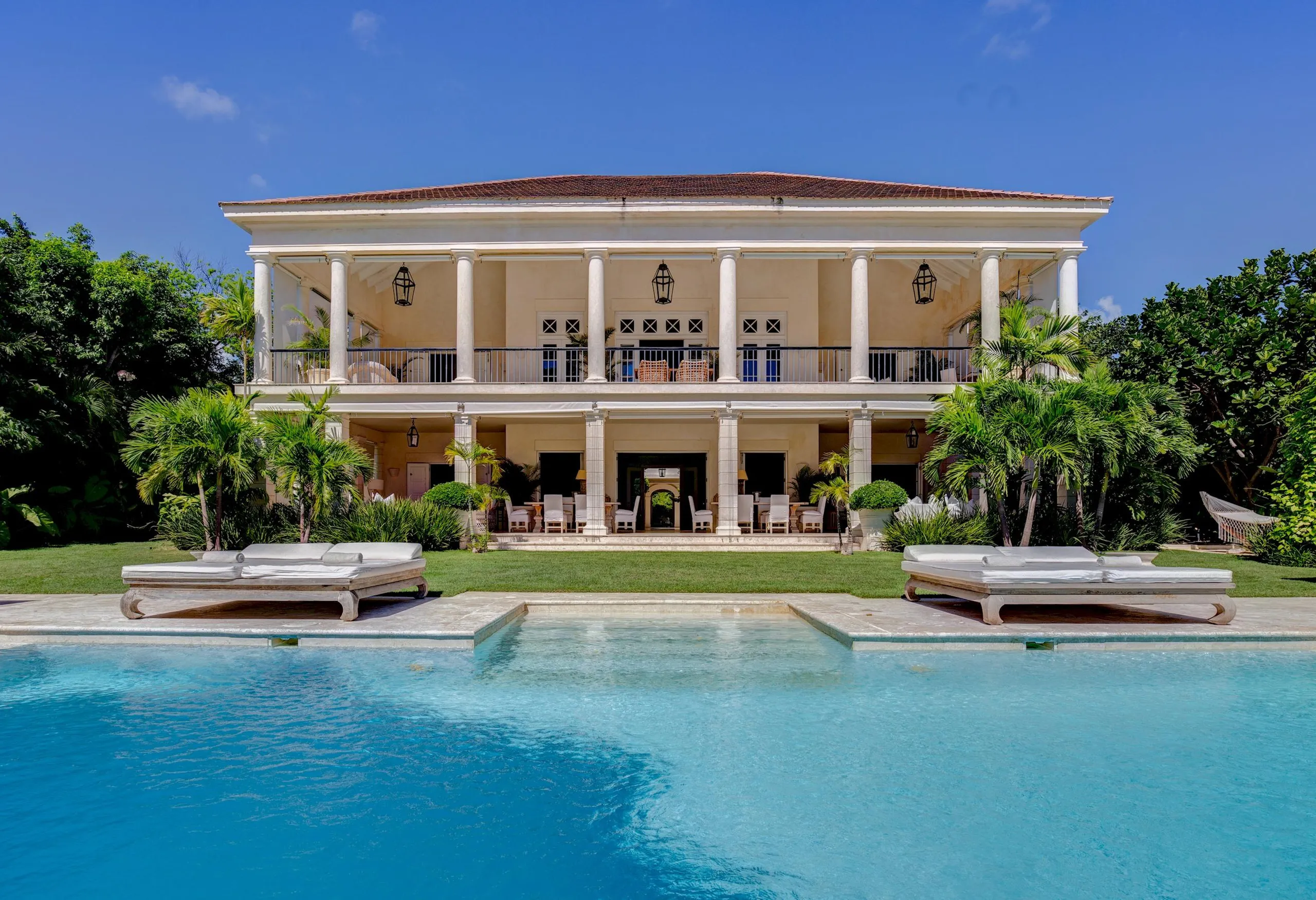 Splendid Six Bedroom Villa with Private Pool and Golf Views — photograph 2