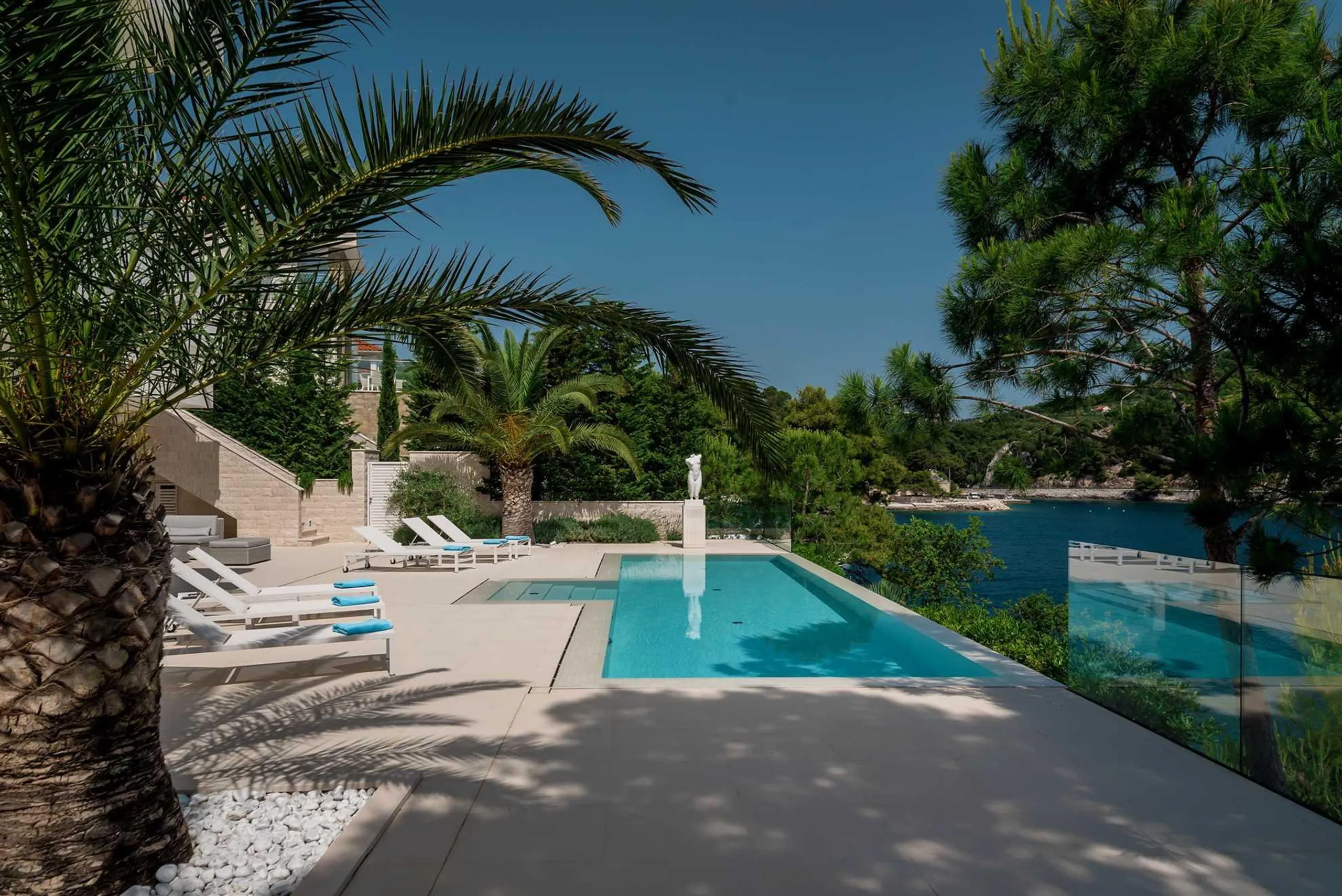 Decorated 6Bedroom Villa with Private Infinity Pool and Sea Views — photograph 6