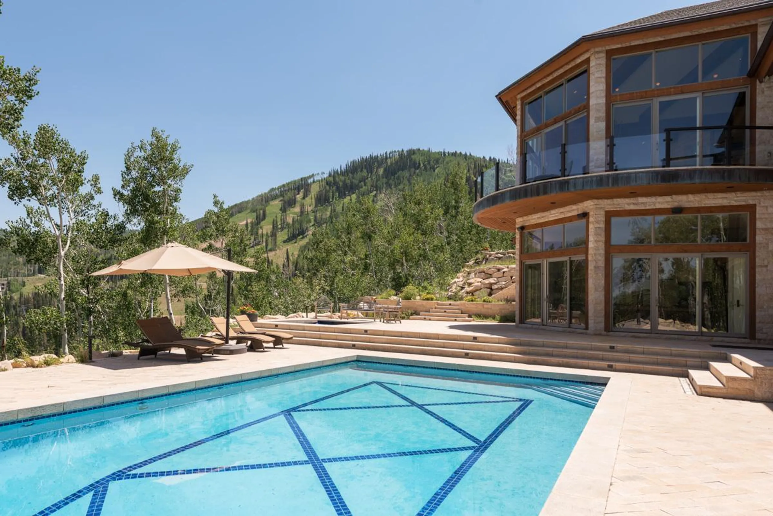Harmony Alpine Chalet with Private Pool and Amazing Mountain Views — photograph 2