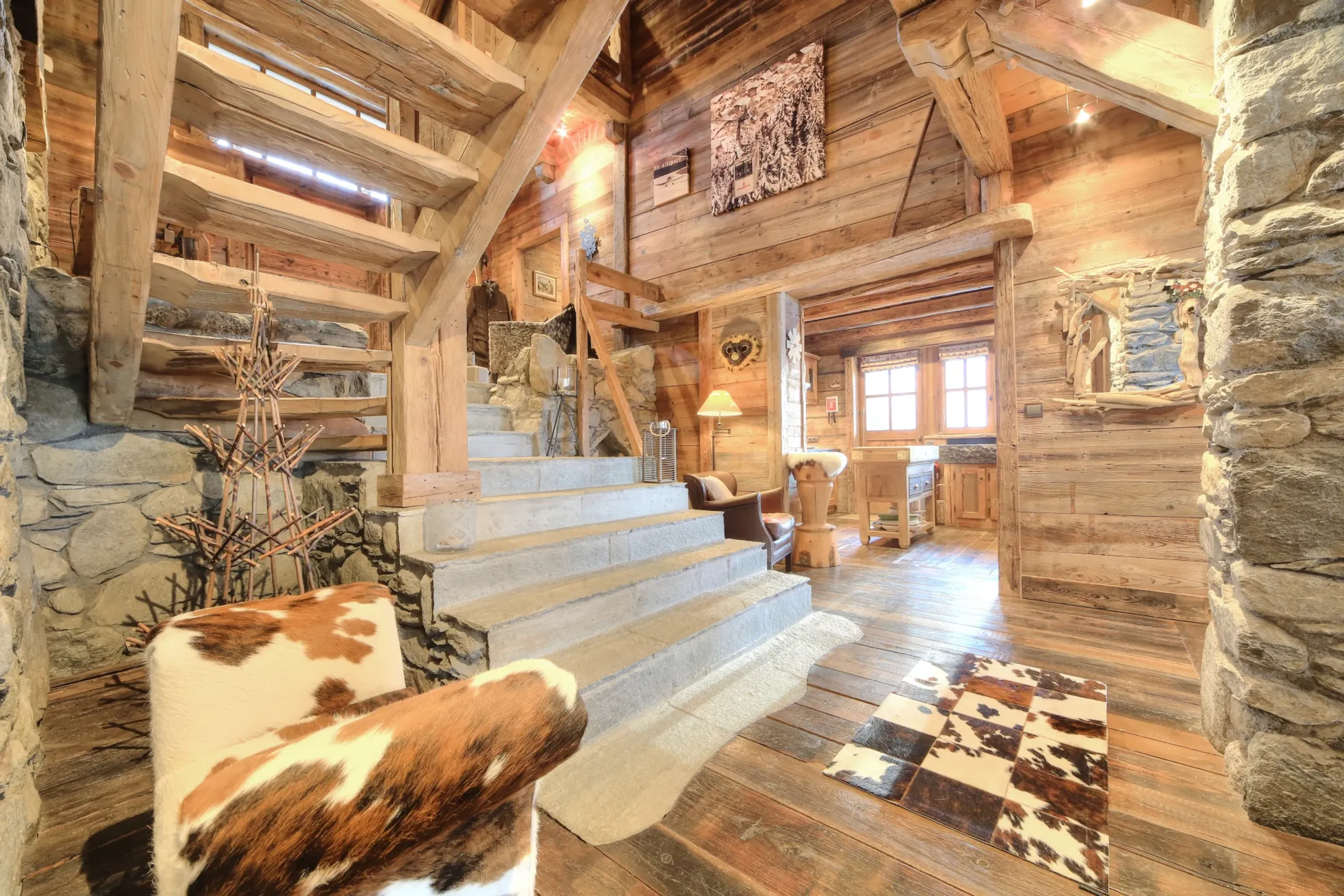 Spacious Ski Chalet with Hot Tub, Ski Access and Scenic Views — photograph 7