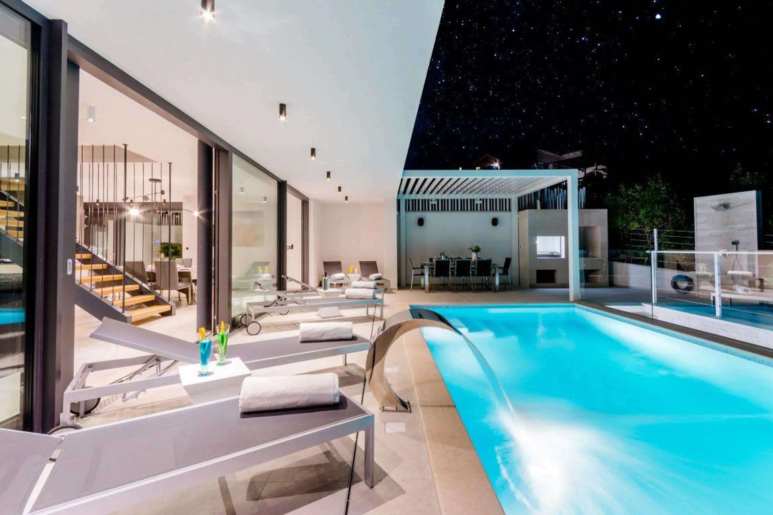Luxurious Solid Villa with Unique Infinity Pool and Sutivan Sea Views — photograph 5
