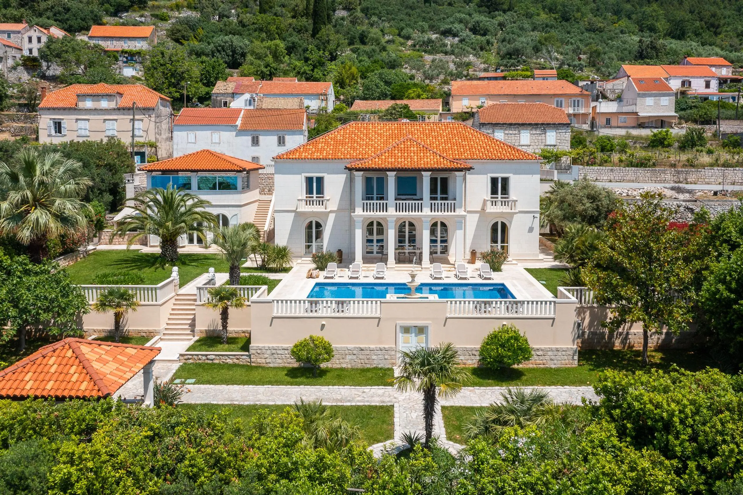 Majestic Croatian Villa with Private Pool and Sea Views, Trsteno