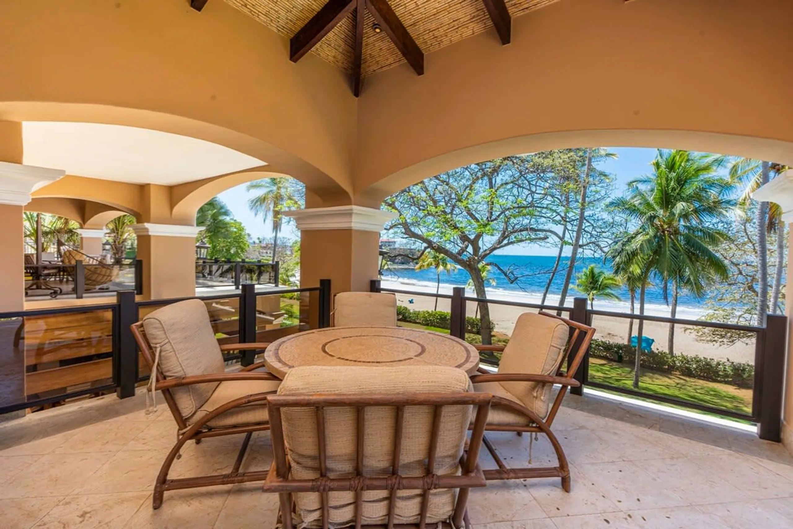 Prestigious Oceanfront 6-Bedroom Mansion with Private Infinity Pool and Panoramic Ocean Views — photograph 9