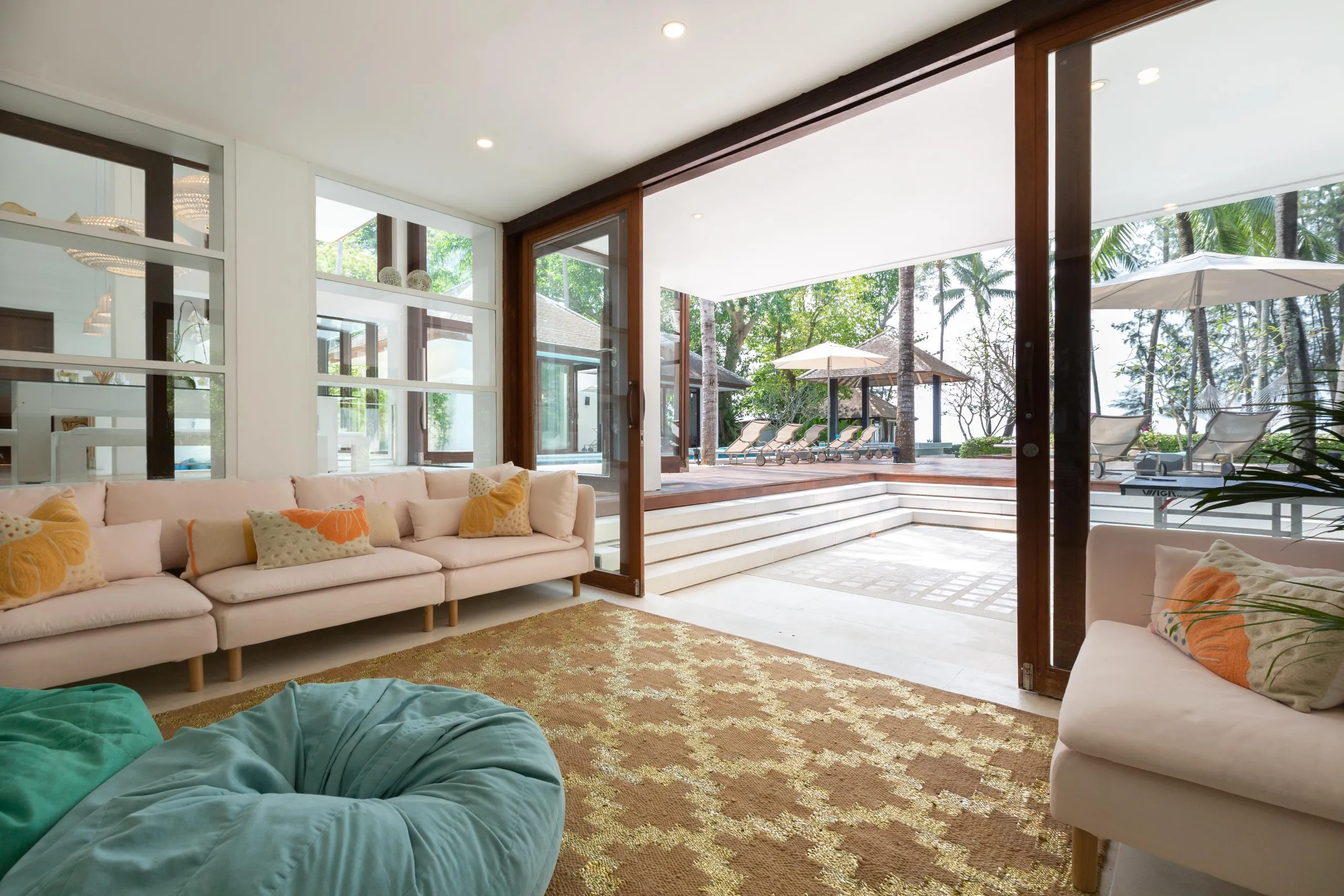 Comfortable and Luxurious 6BR Villa with Dual Pools, Treehouse & Outdoor Cinema — photograph 10
