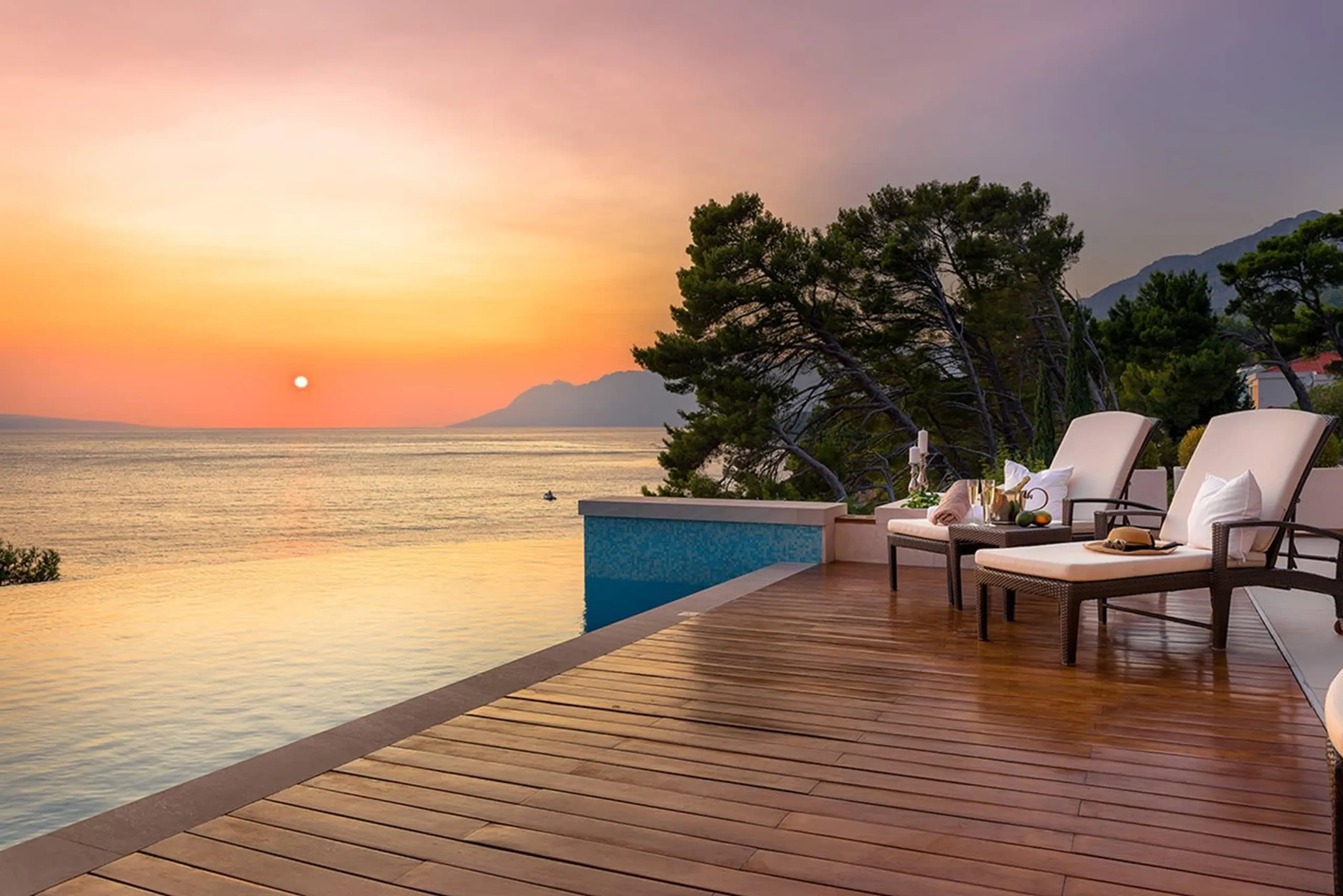 Inspiring Beachfront  Villa with Private Heated Pool & Oceanfront Views — photograph 3