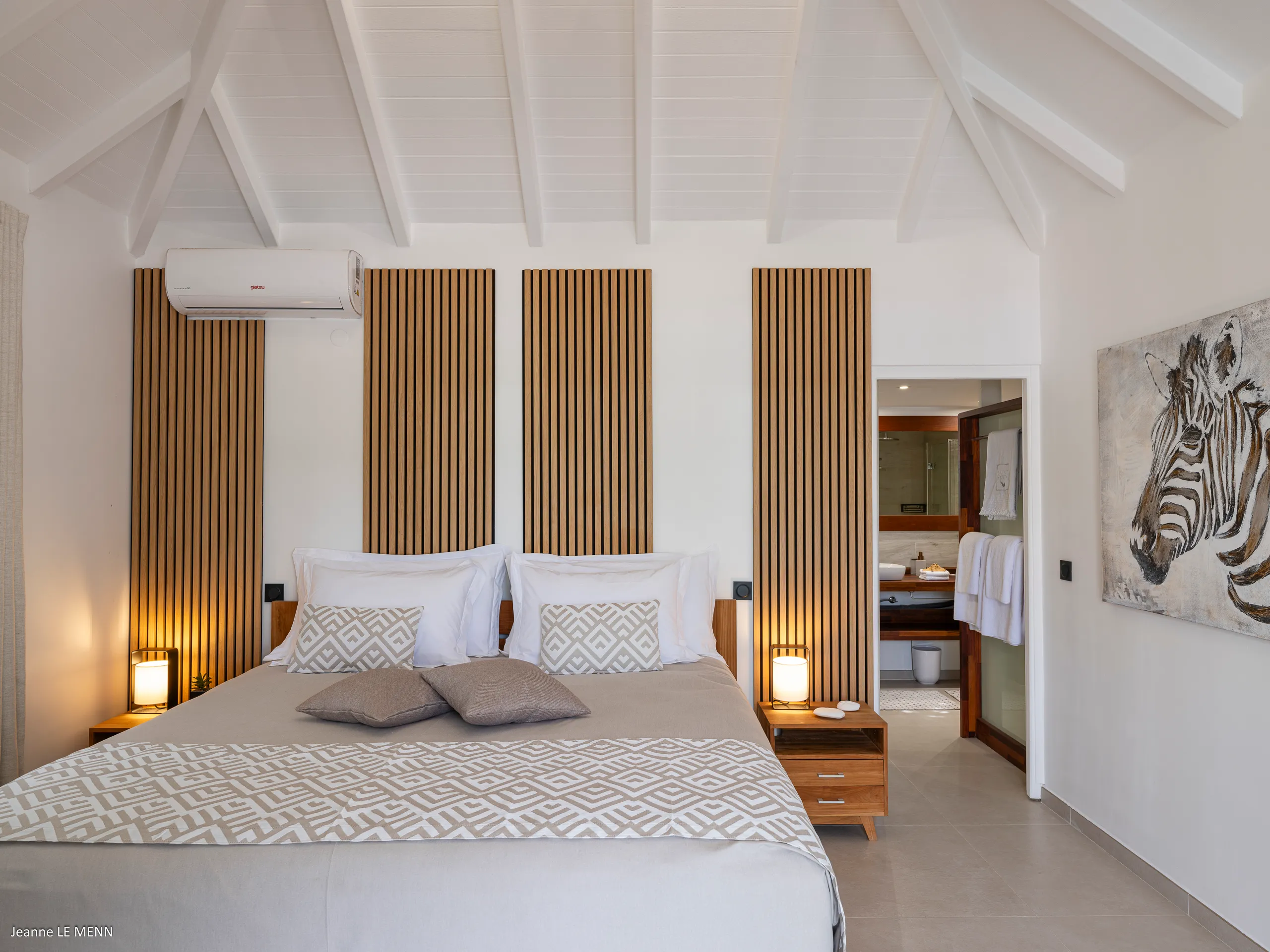 Graceful Marigot Villa with with Pool, Gym & Bay Views — photograph 10