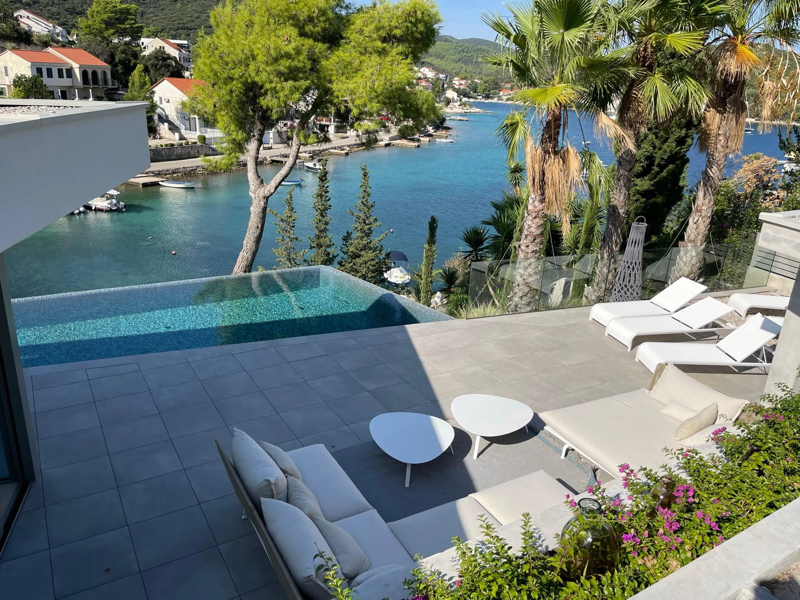 Newly Built Luxury Villa with Beach Access — photograph 2