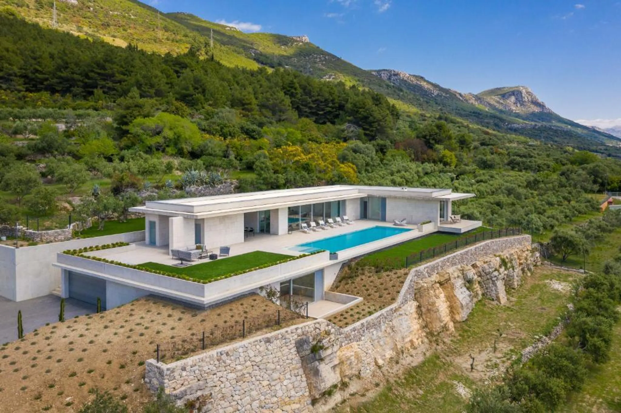 Sensational Modern Villa with Private Pool and Panoramic Sea Views, Kastel