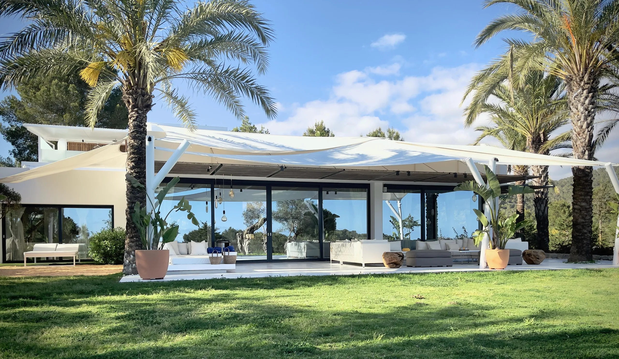 Exquisite Island Estate with Private Pool, Ocean View, and Panoramic Views — photograph 4