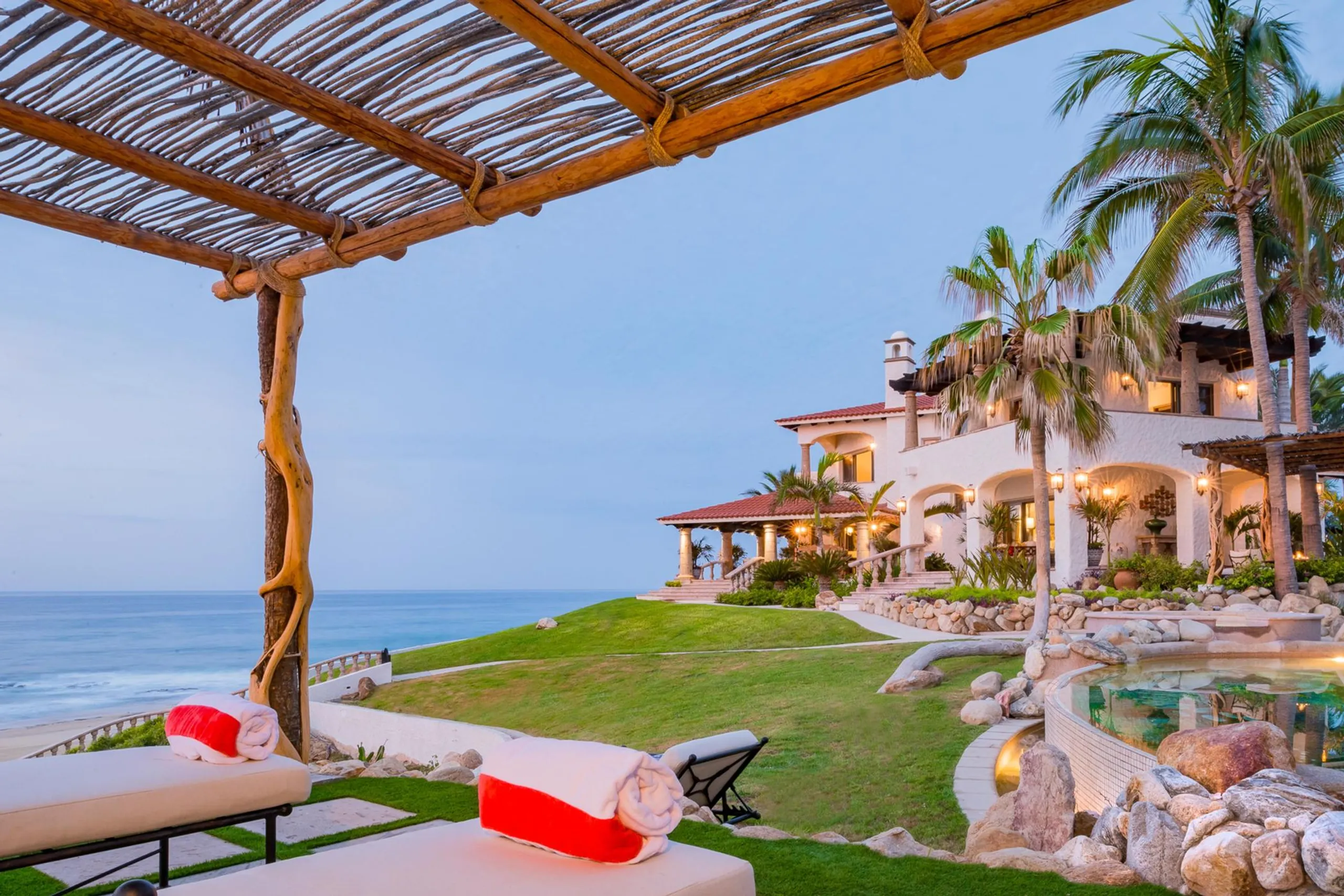 Playa Tortuga Beachfront Oasis Estate with Pool and Amazing Views — photograph 11
