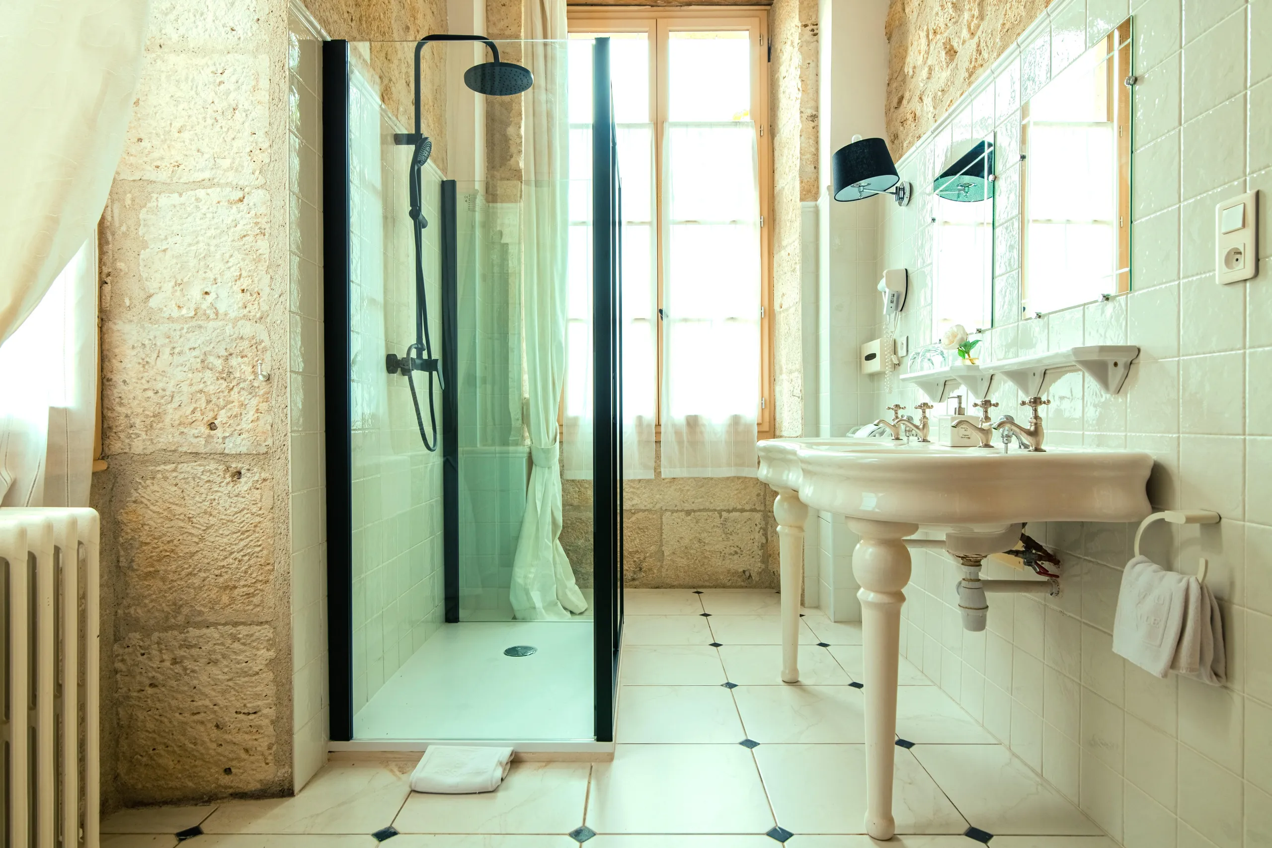 Gascony Hidden Luxury Retreat with 12-BR and Outdoor Pool — photograph 7