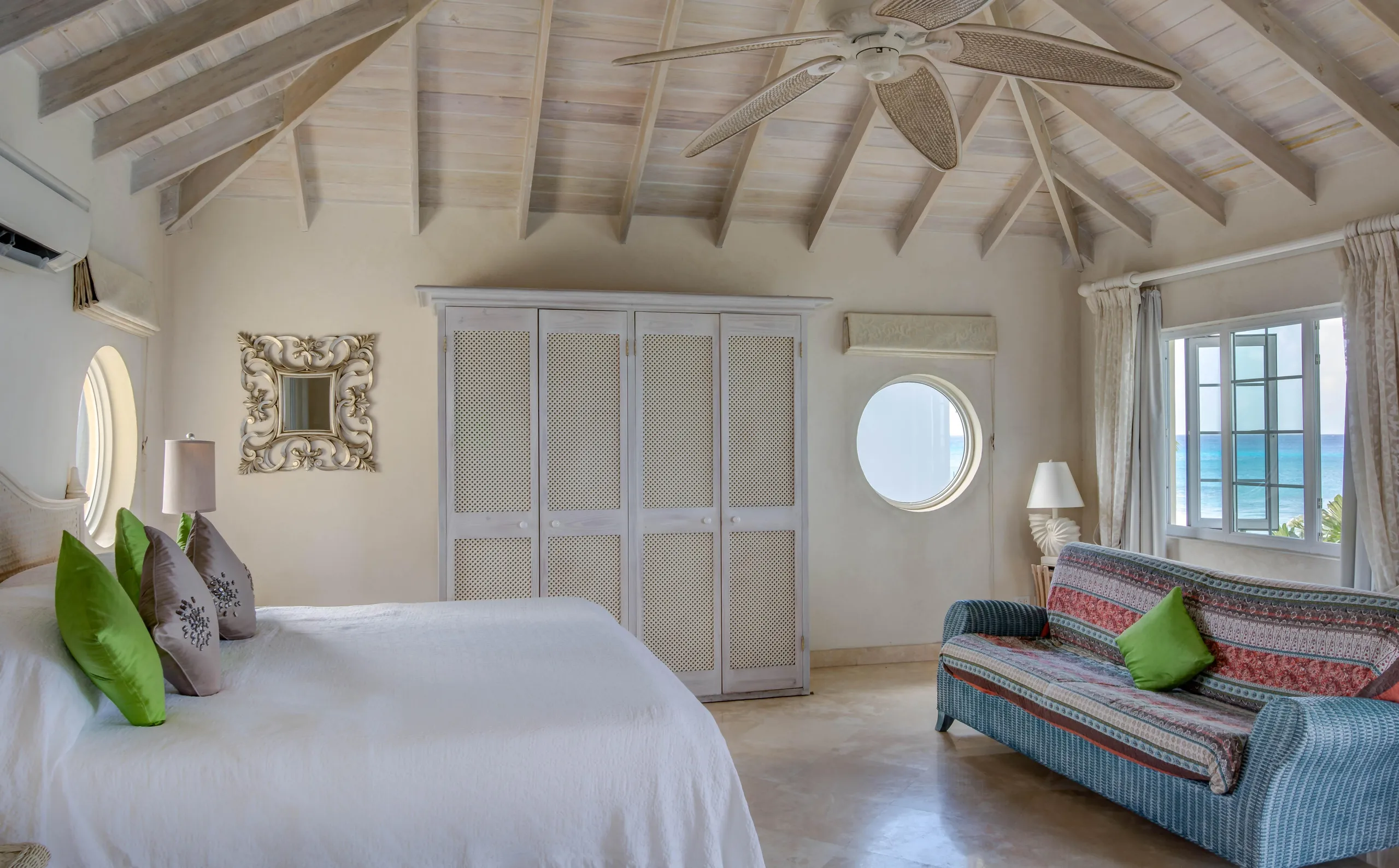 West Coast Beachfront Light-filled Villa — photograph 9
