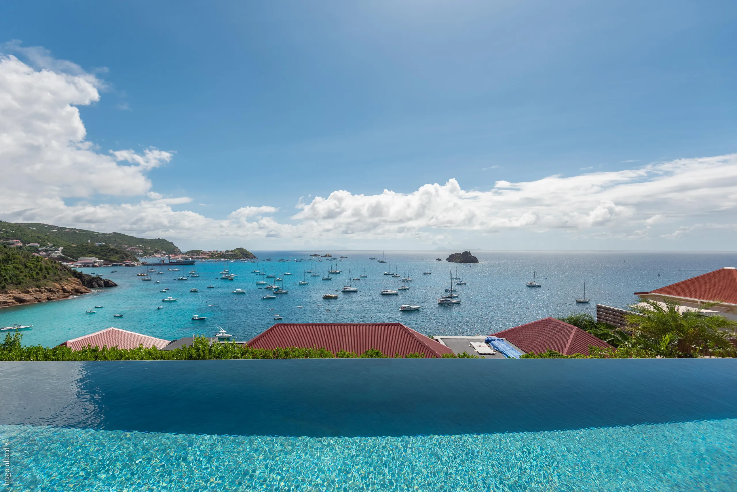 Glorious Oceanview Villa with Infinity Pool and Fitness Room — photograph 2