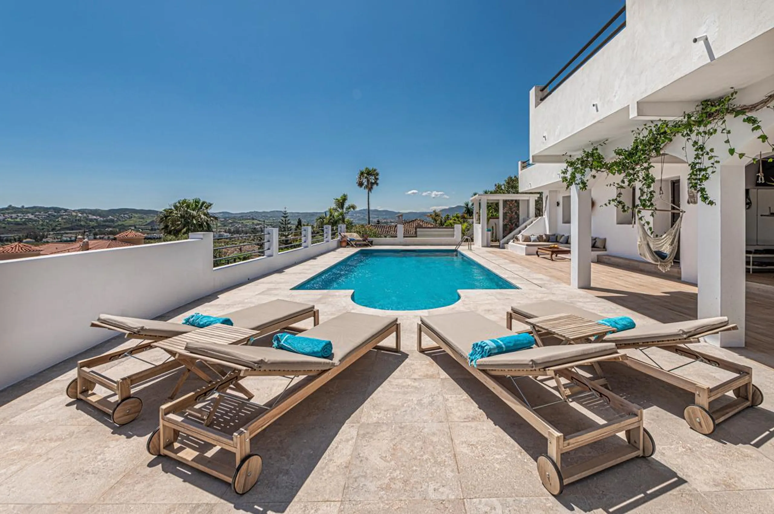 Deluxe Contemporary Villa with Pool and Mijas Hills Views — photograph 3