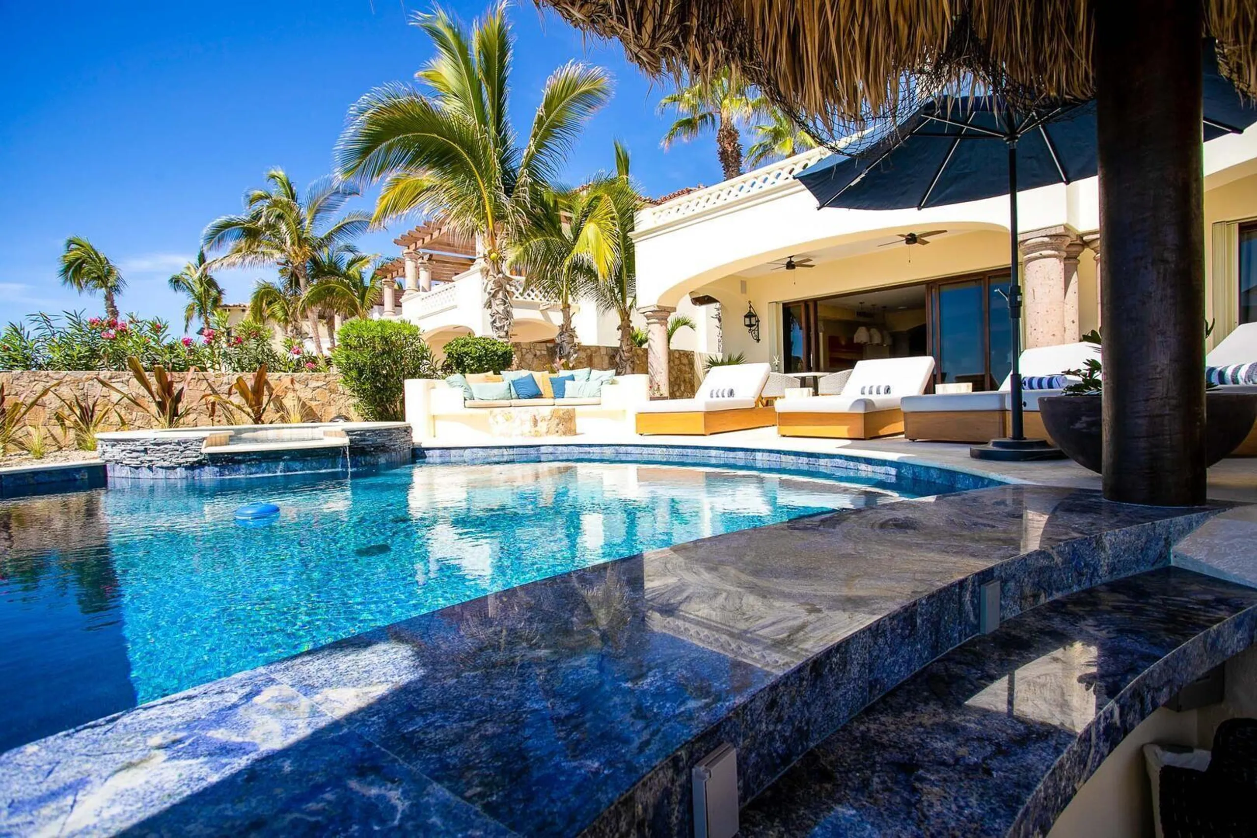 El Encanto Luxury Beachfront Villa  with infinity pool and Ocean Views — photograph 7
