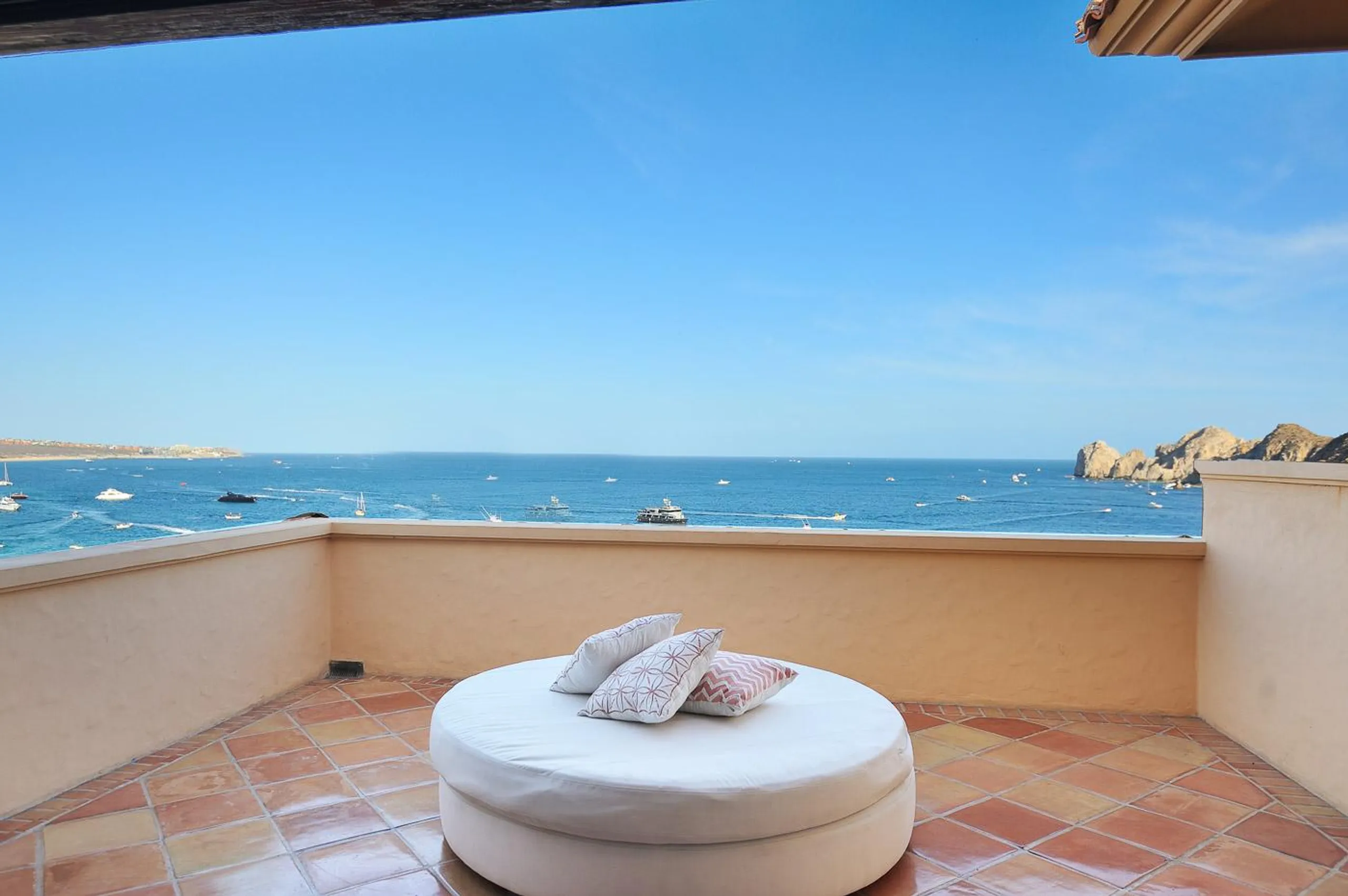 Penthouse with Sensational Sea of Cortez Views and Multiple Terraces — photograph 4