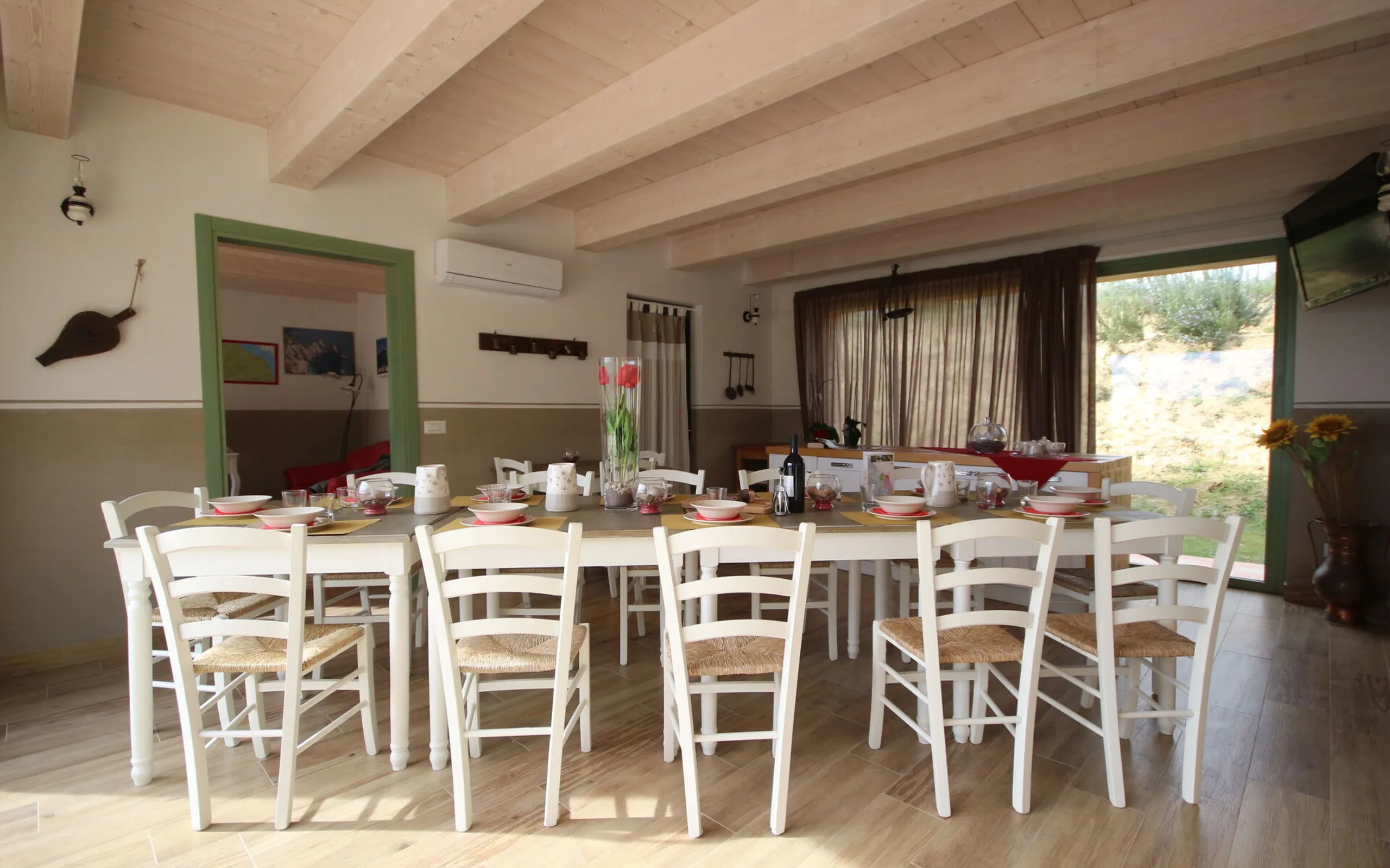 Enchanting Countryside Villa with Private Pool and Greenery Views — photograph 11