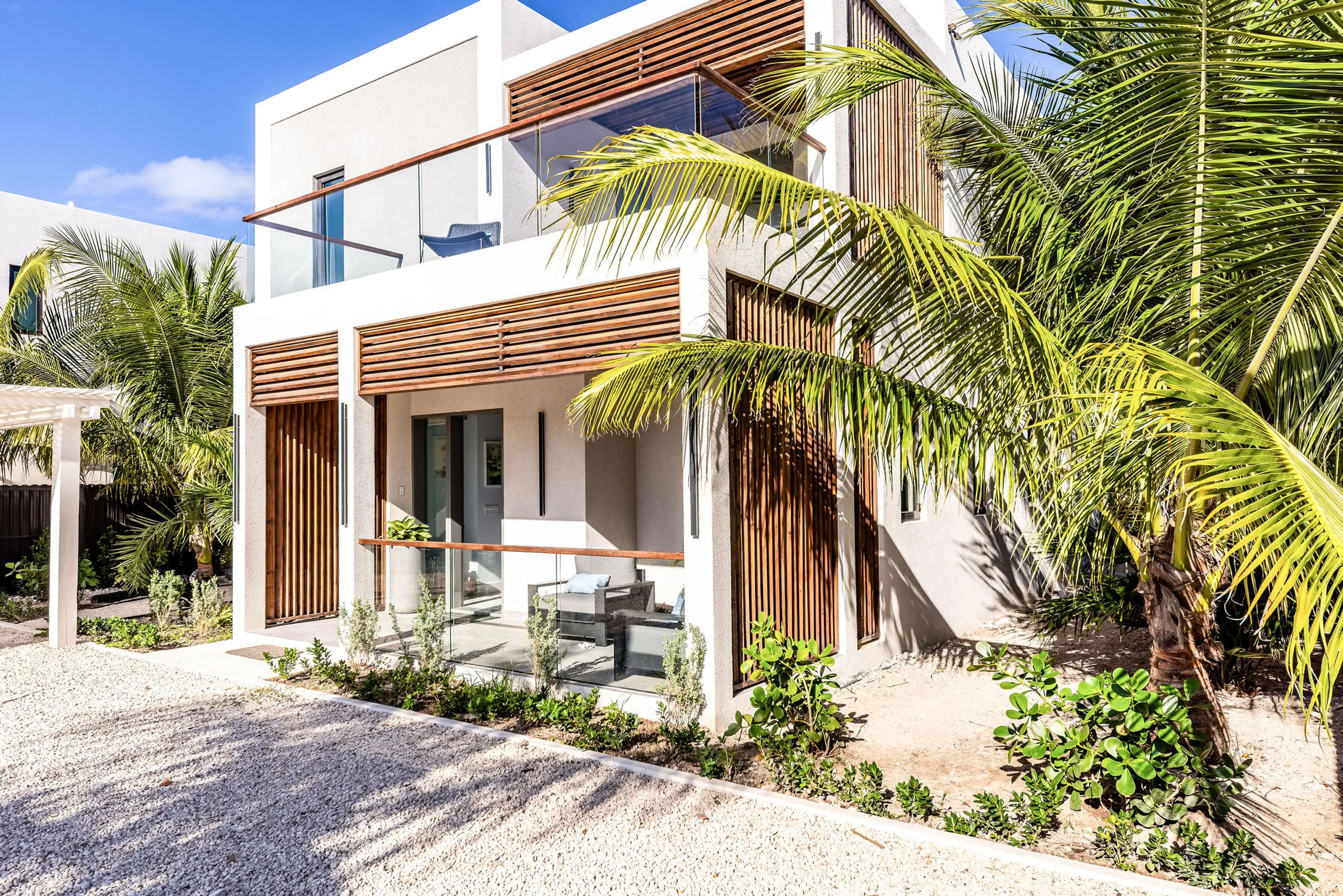 Modern 3 Bedroom Villa with Private Pool, and Lush Garden — photograph 9