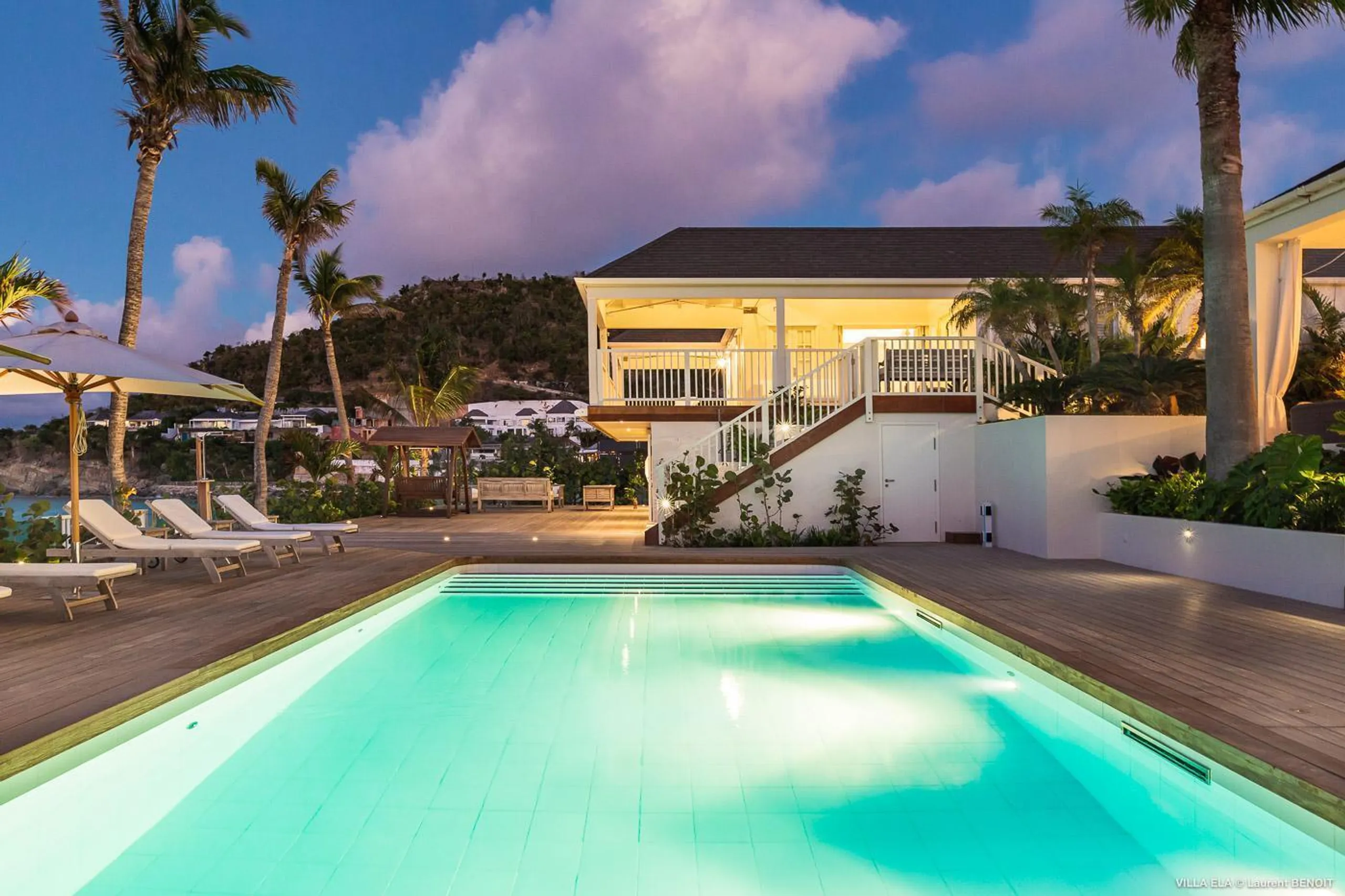Majestic Beachfront Villa with Tennis Court, Private Pool and Walks to Ocean — photograph 7
