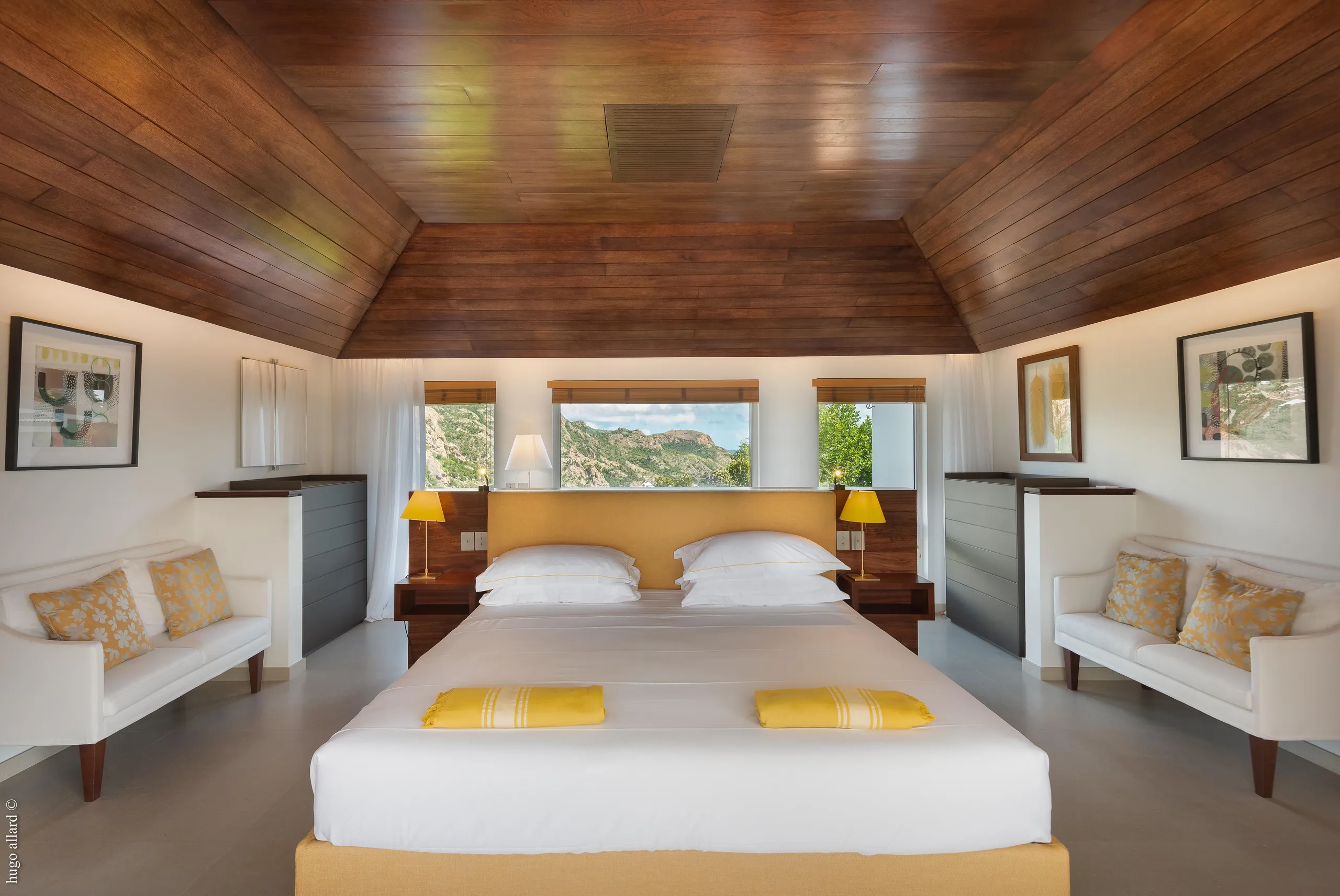 Palatial Seaview Villa with Private Pool and Backyard Grill — photograph 6
