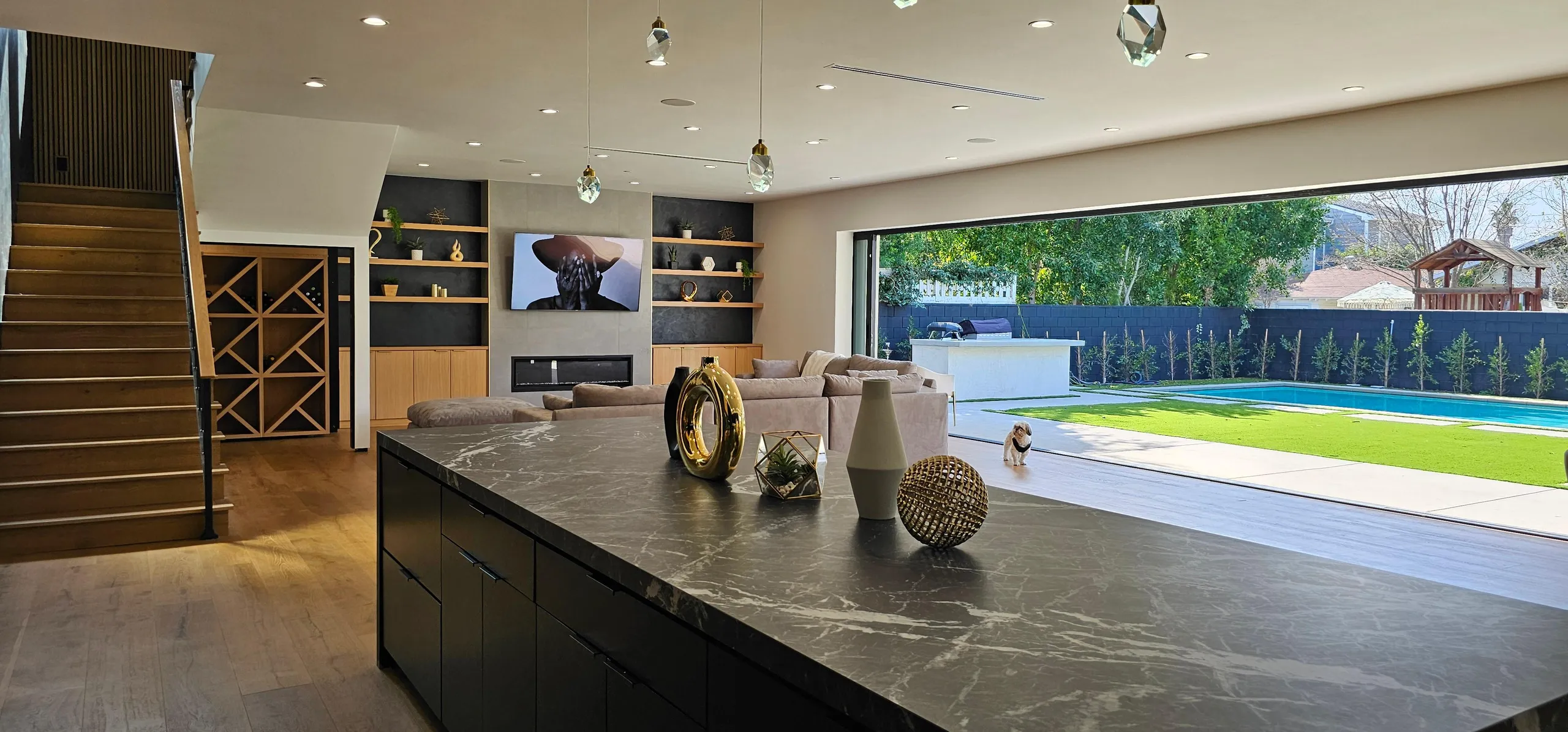 Spacious 6BR Villa in Sherman Oaks with Private Pool & Garden — photograph 5