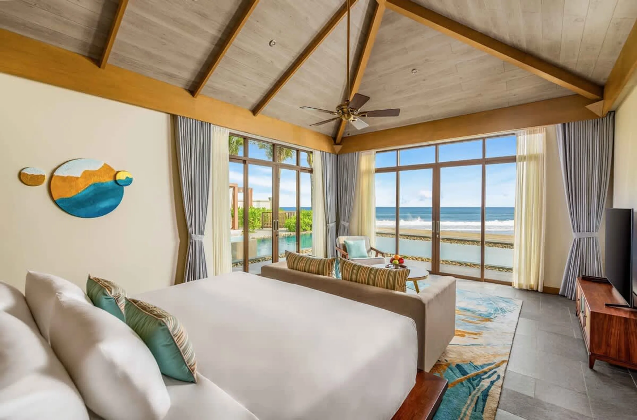Phenomenal Oceanfront Villa with Private Pool & 5-Star Resort Amenities — photograph 8
