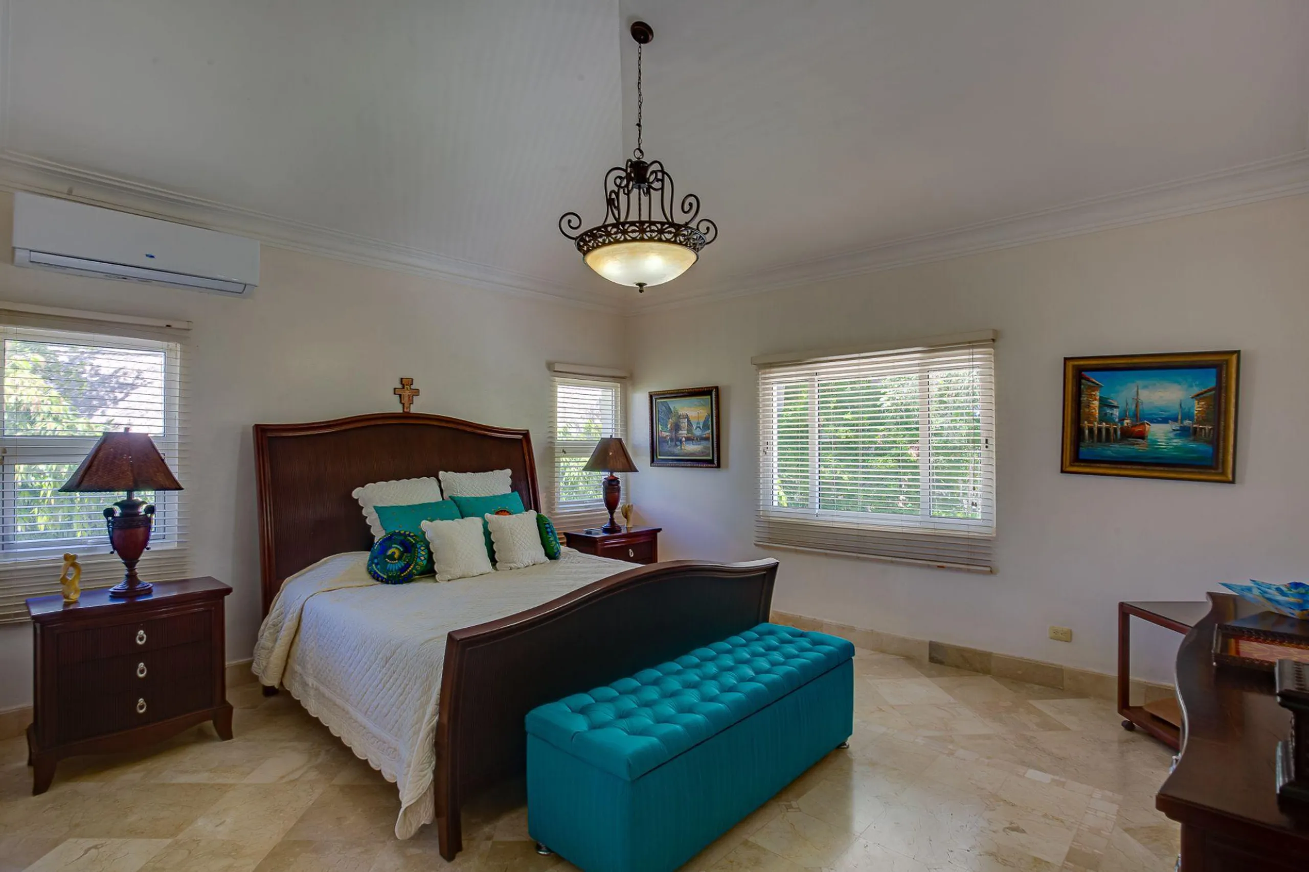 Calming Punta Cana Villa with High Ceilings and Luxe Amenities — photograph 7