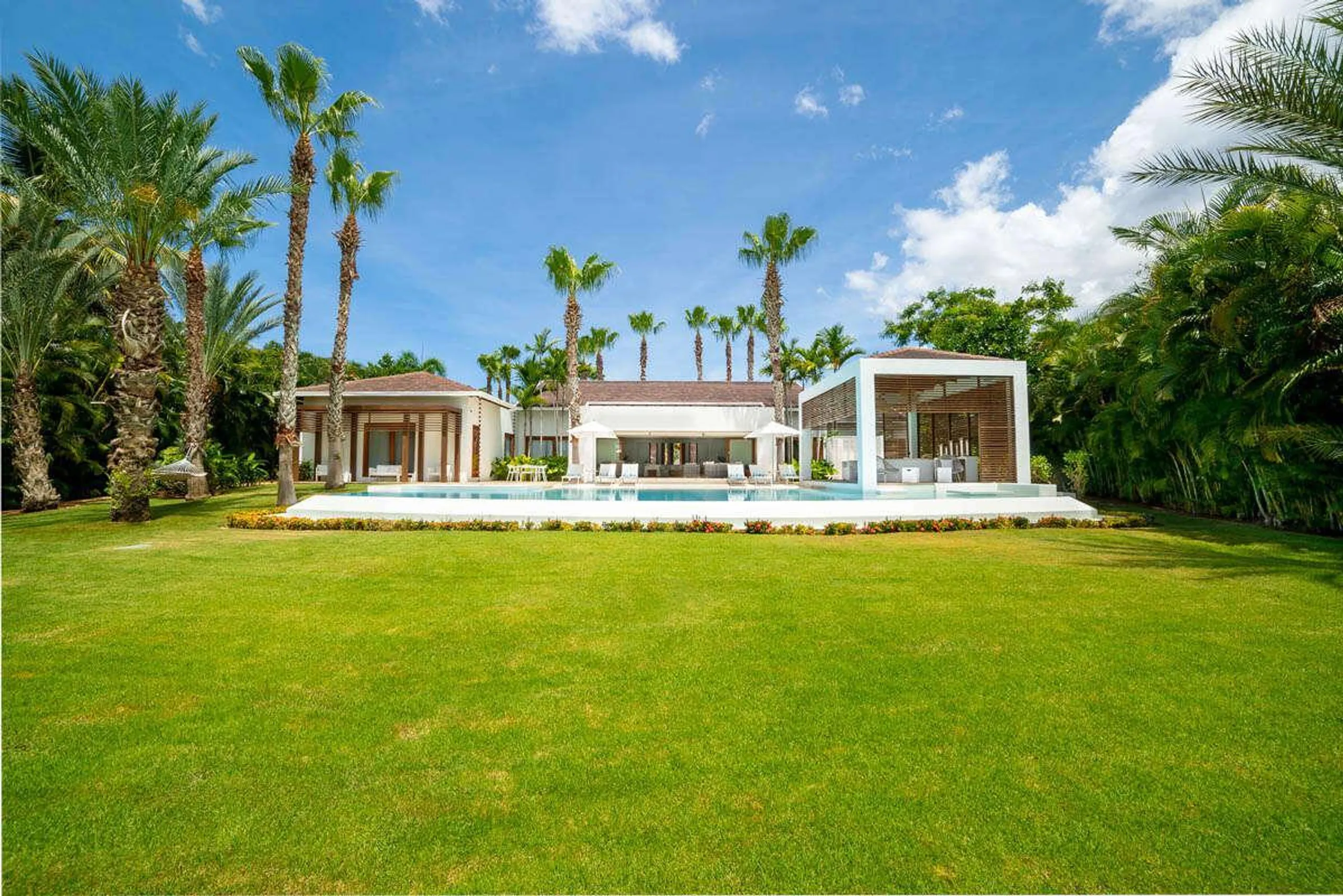 Modern Masterpiece Villa with Infinity Pool with Golf Course Views, Casa de Campo