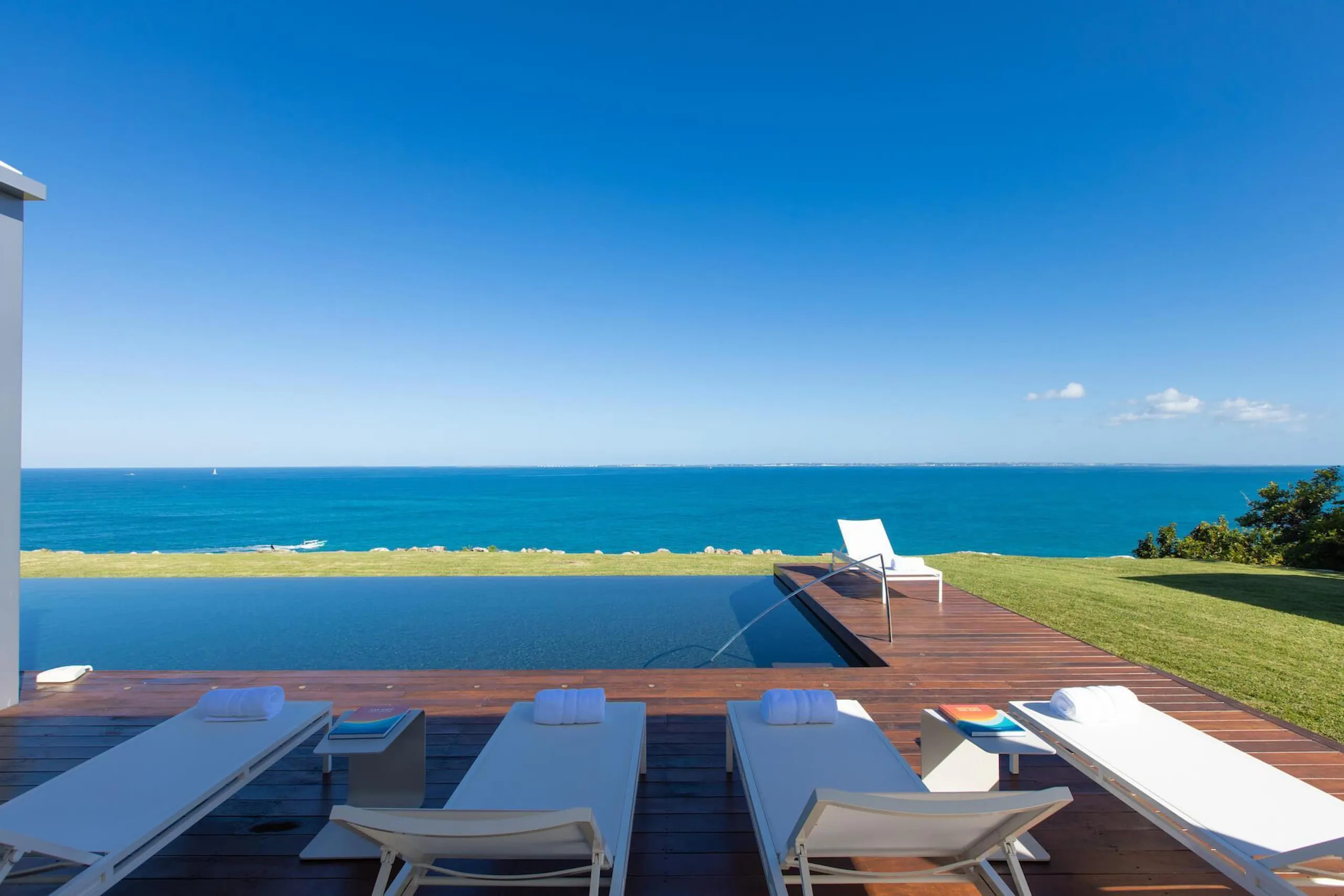 Modern Clifftop Villa in a Tropical Garden with Caribbean Sea View — photograph 6